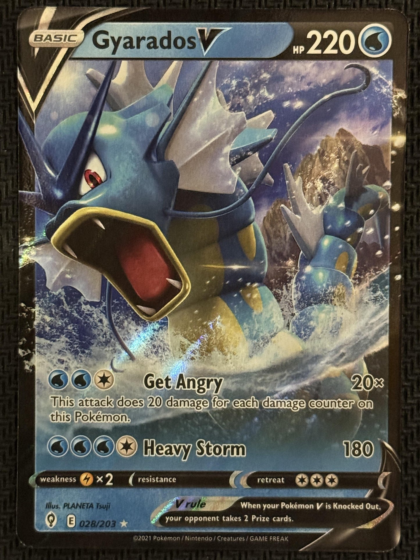 #028/203 Gyarados V SWSH07: Evolving Skies