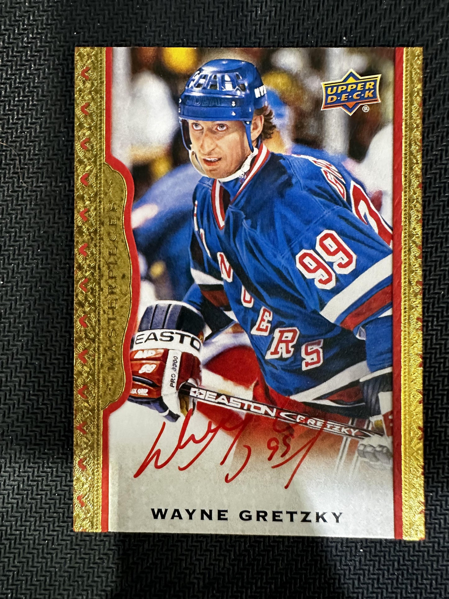 #55 Wayne Gretzky 2014-15 Upper Deck Masterpieces /30 Rangers Red Cloth Auto