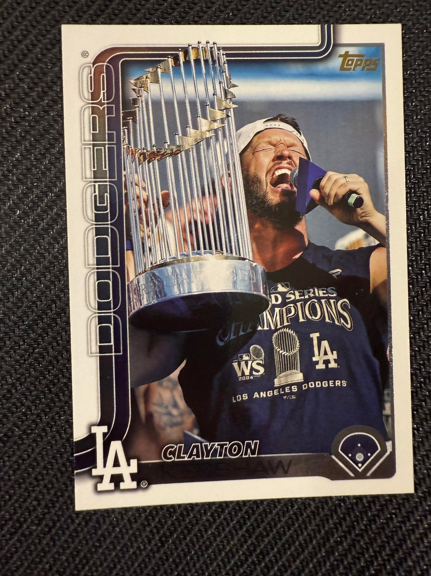 #146 Clayton Kershaw 2025 Topps Los Angeles Dodgers Golden Mirror Variation