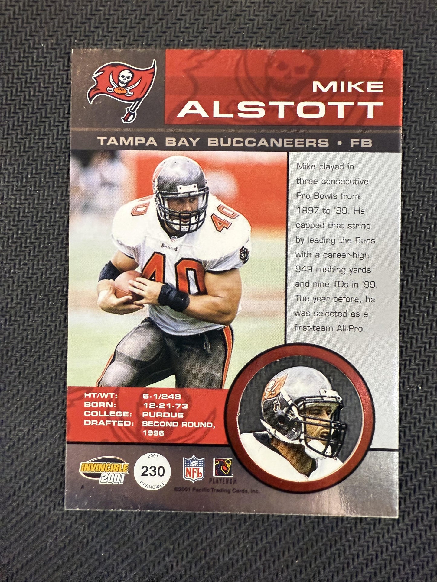 #230 Mike Alstott 2001 Pacific Invincible /55 Buccaneers Premiere