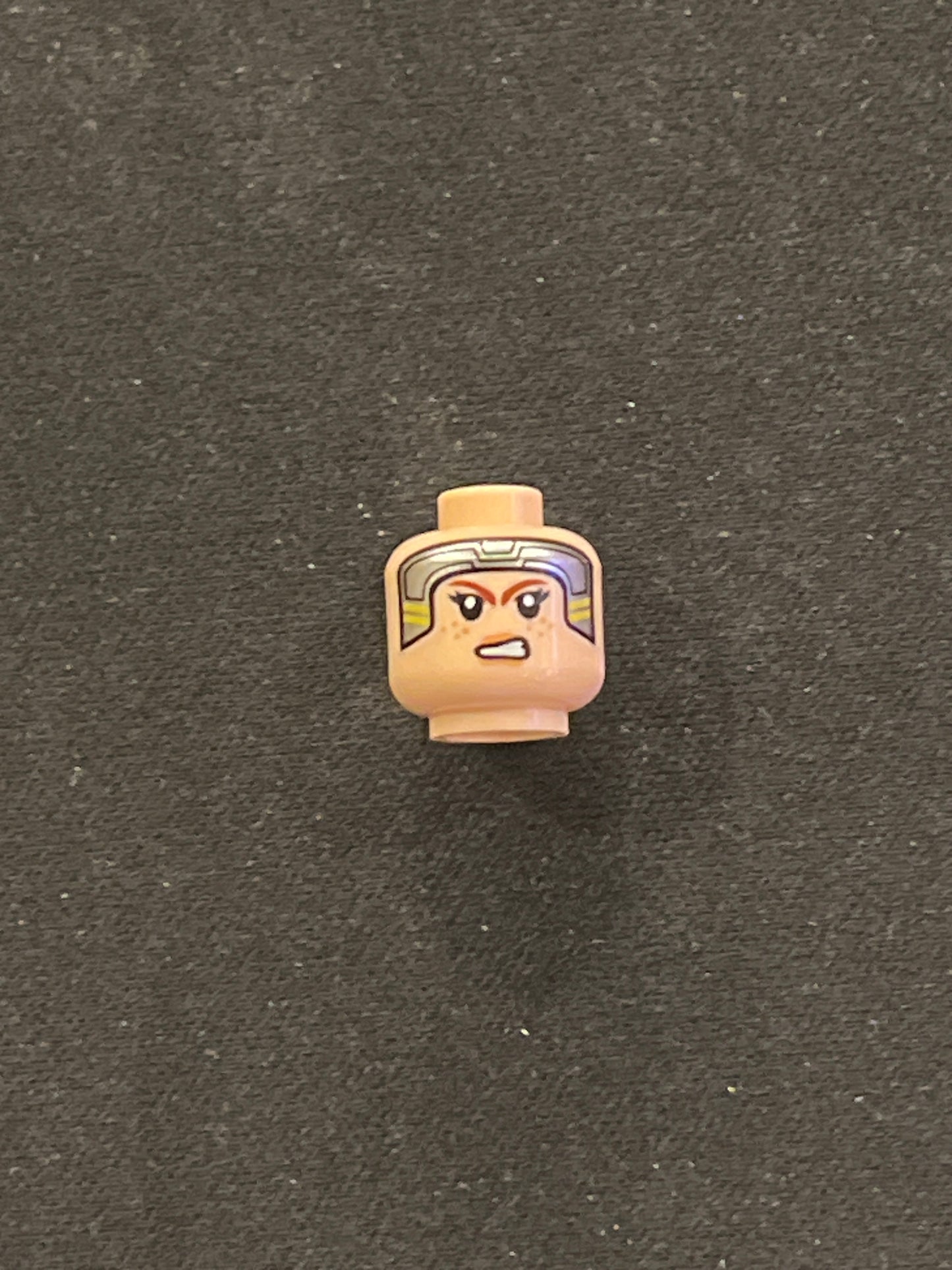 Minifigure, Head Dual Sided Female Dark Silver Headband, Reddish Brown Eyebrows, Medium Nougat Lips, Smile / Open Mouth Angry Pattern (SW Bo-Katan Kryze) 3626pb3433 Lego