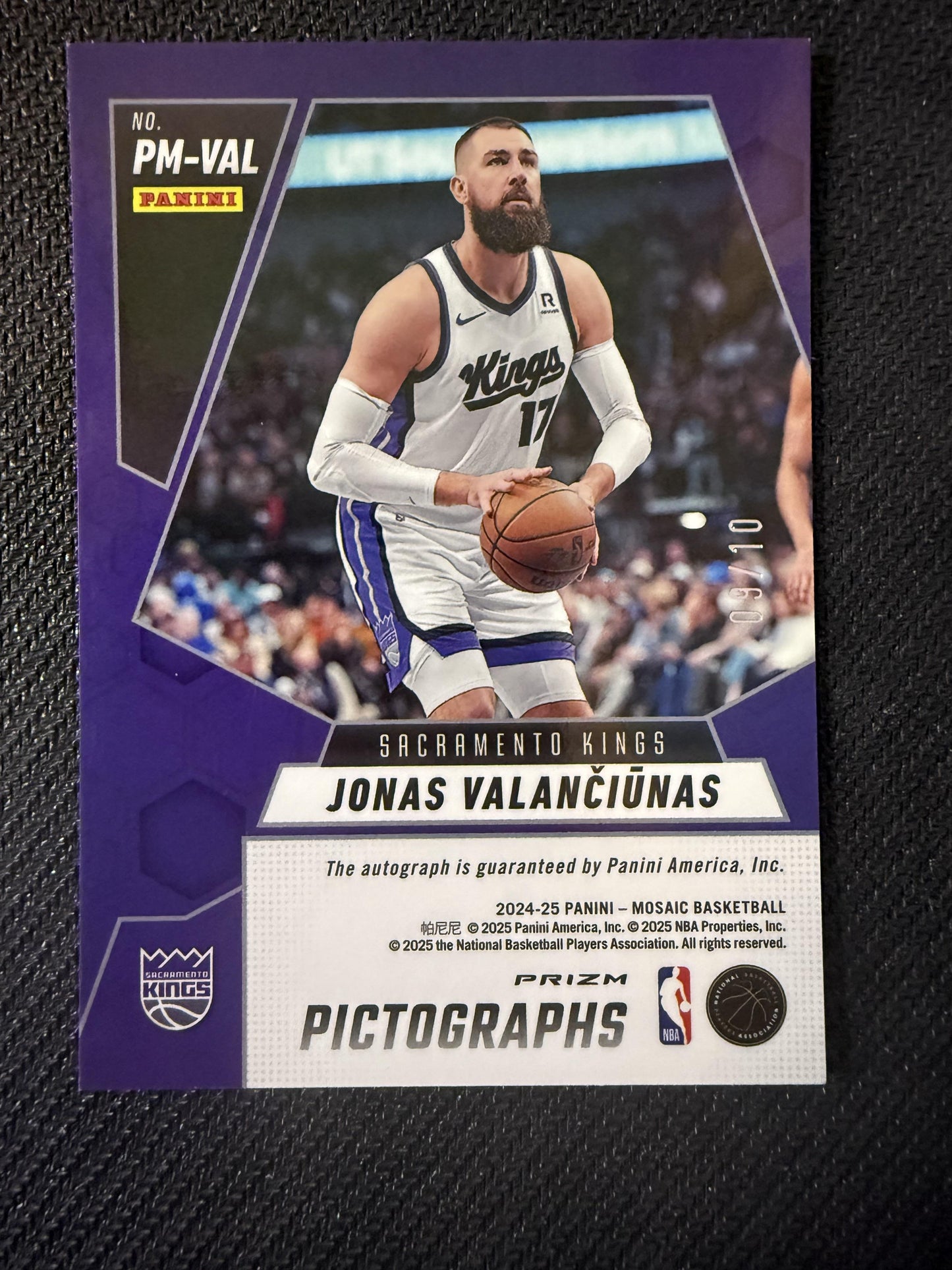 #PM-VAL Jonas Valanciunas 2024-25 Panini Mosaic Auto /10 Kings Pictographs Gold