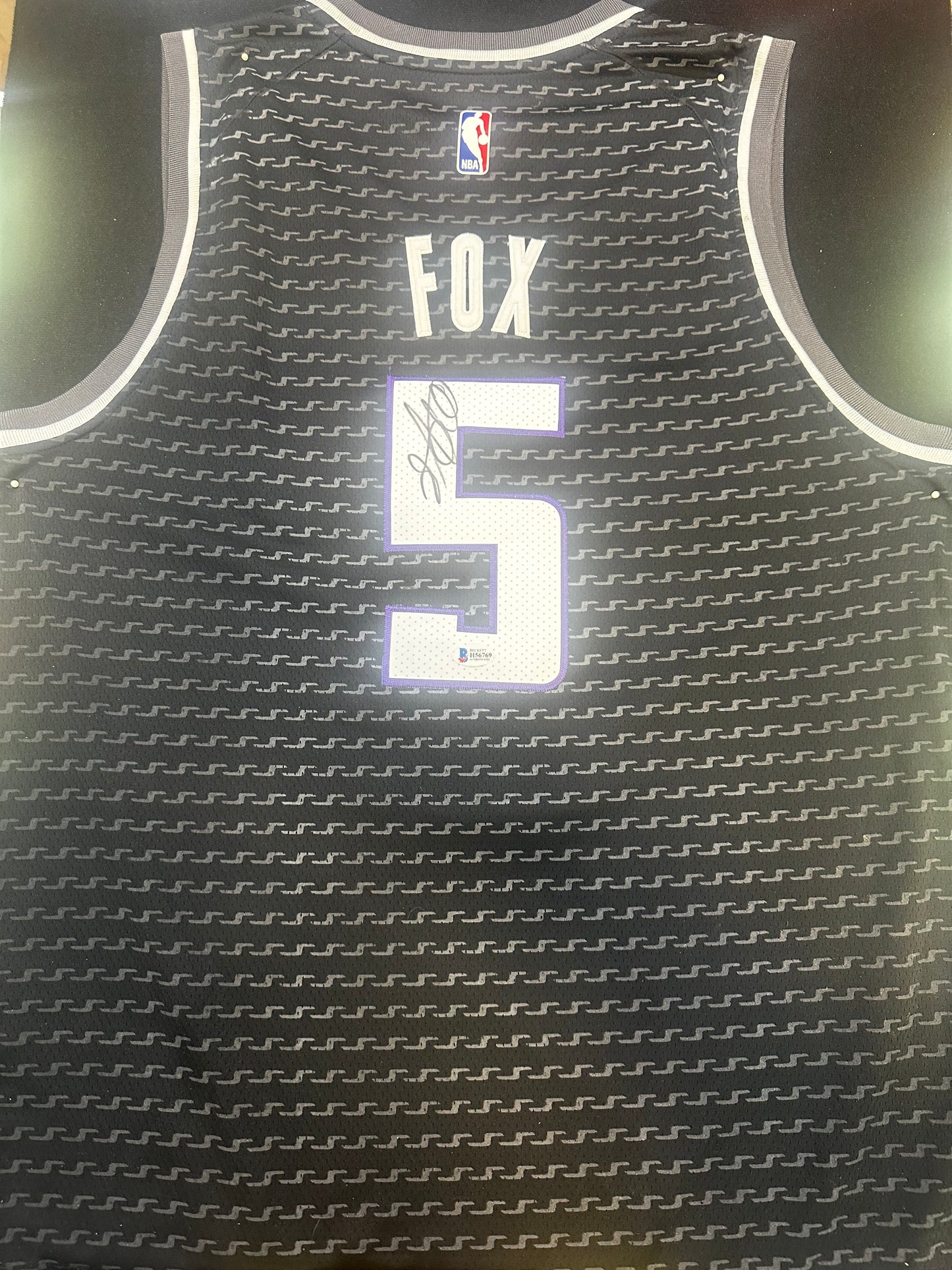 De’Aaron Fox Signed Kings Jersey Beckett Authentication