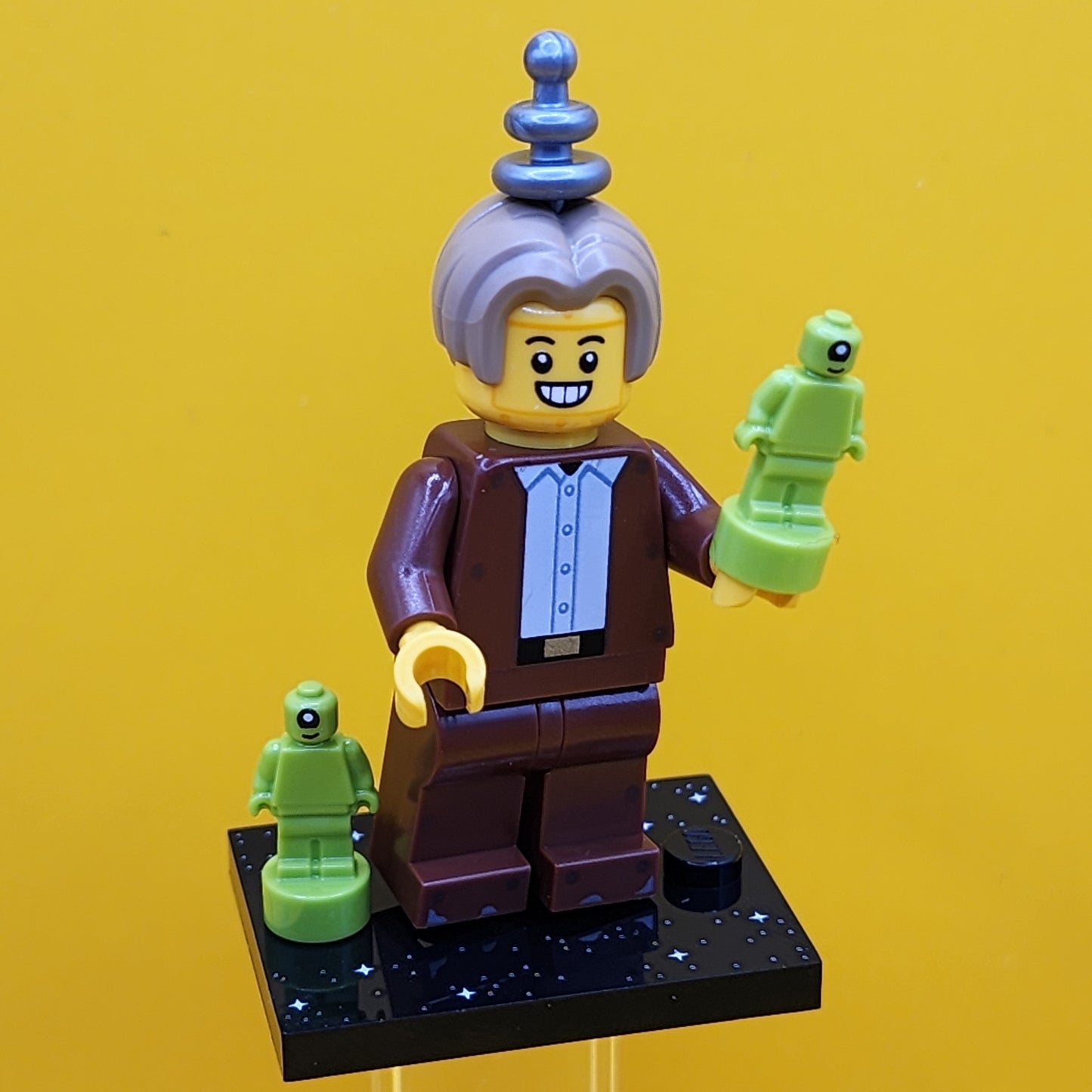 Imposter col26-2 Series 26 CMF Minifigure Lego (Complete Set, with stand and accessories)