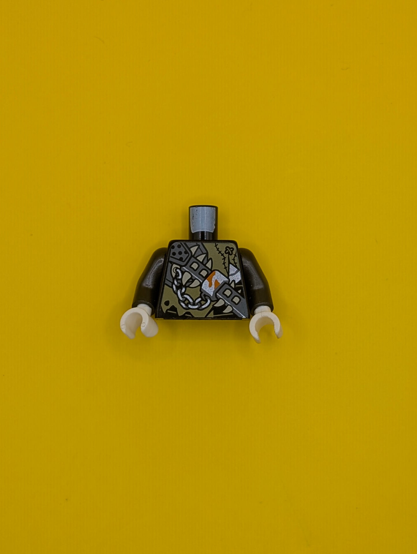 973pb3257c01 Torso Ninjago Spiked Weapon on Chain with Stitched Clothing Pattern / Pearl Dark Gray Arms / White Hands Lego Part