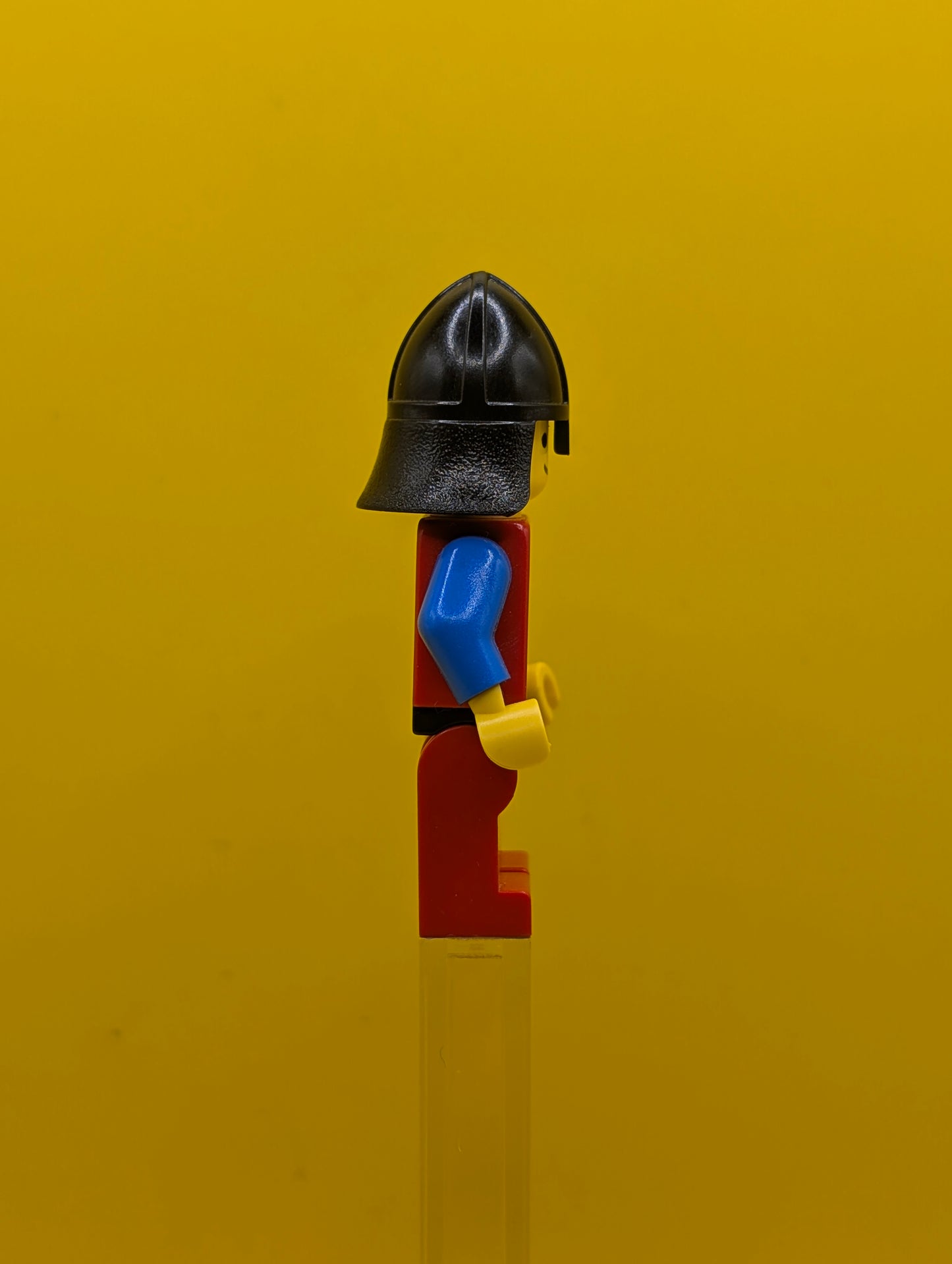 Crusader Lion cas120 Red Legs with Black Hips, Black Neck-Protector Castle Lego Minifigure