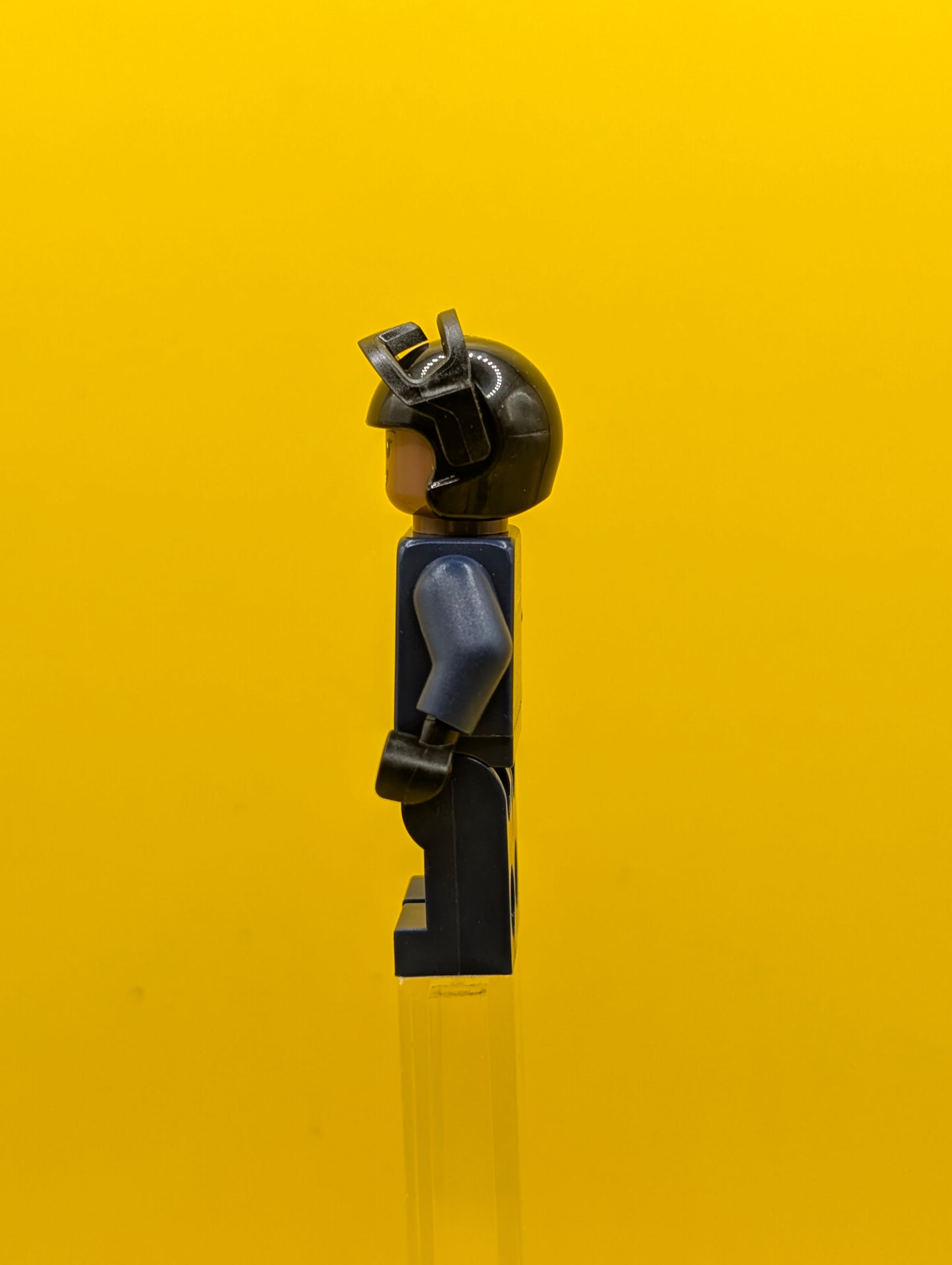 SHIELD Agent sh0917 Female, Tactical Vest, Black Goggles, Medium Brown Head Marvel Lego Minifigure