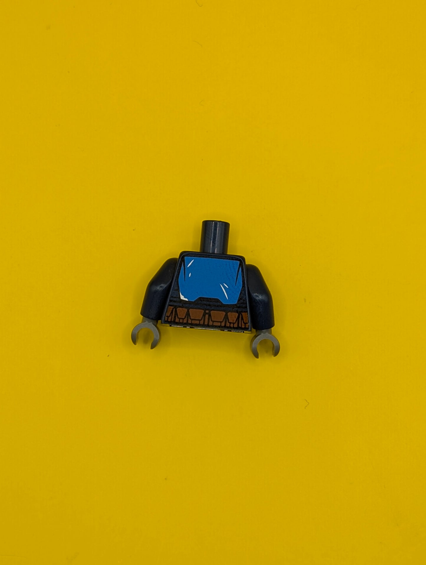 973pb5680c01 Torso SW Mandalorian Blue Beskar Armor, Reddish Brown Belt with Pouches and Dark Silver Buckle Pattern / Dark Blue Arms / Dark Bluish Gray Hands Lego Part