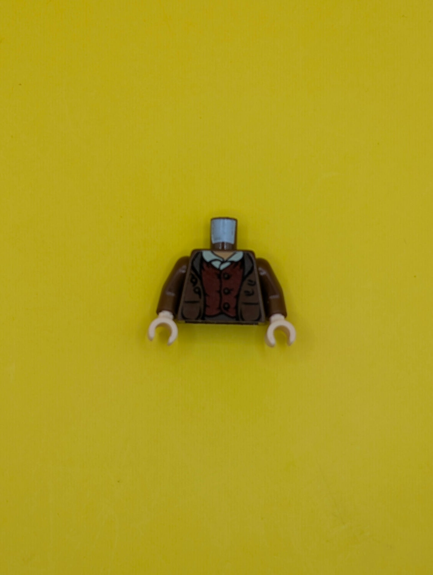 Torso LotR Jacket Rumpled and Red Vest Pattern (Frodo) / Reddish Brown Arms / Light Nougat Hands 973pb1140c01 Lego