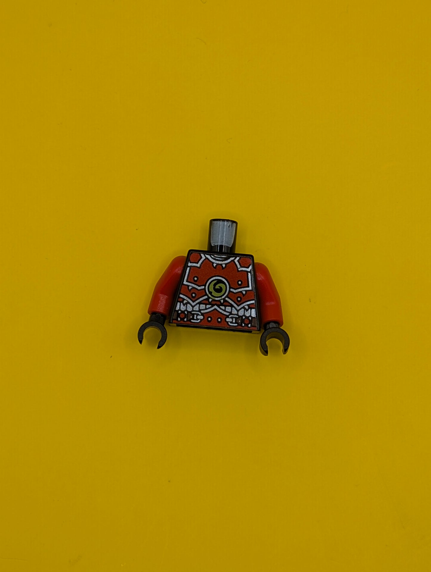973pb1372c01 Torso Ninjago Red Armor and Silver Belt with Lime Swirl Medallion Pattern / Red Arms / Black Hands Lego Part