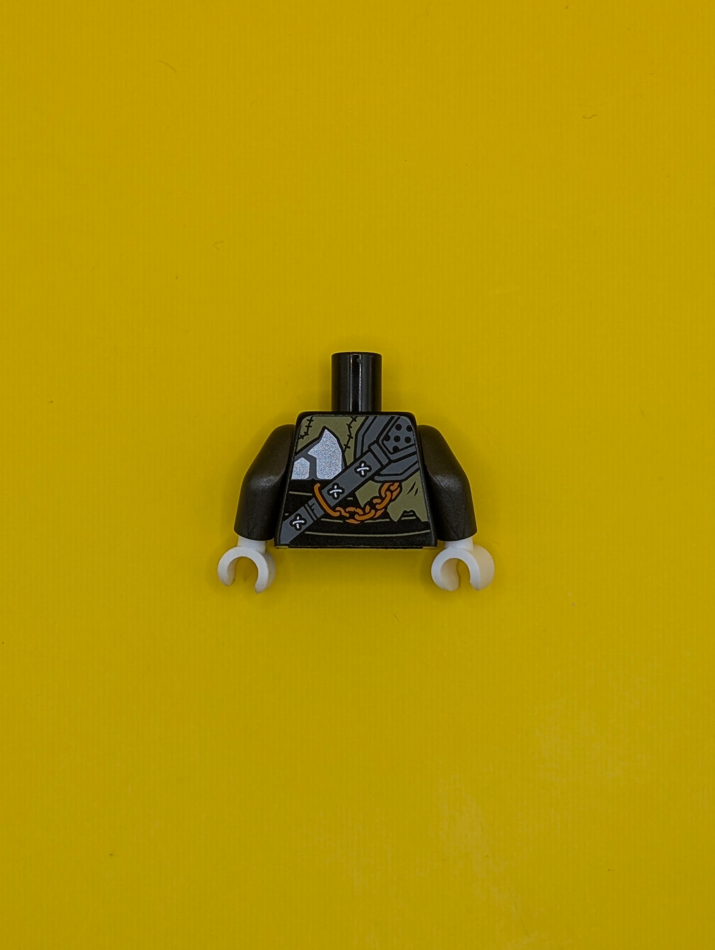 973pb3257c01 Torso Ninjago Spiked Weapon on Chain with Stitched Clothing Pattern / Pearl Dark Gray Arms / White Hands Lego Part