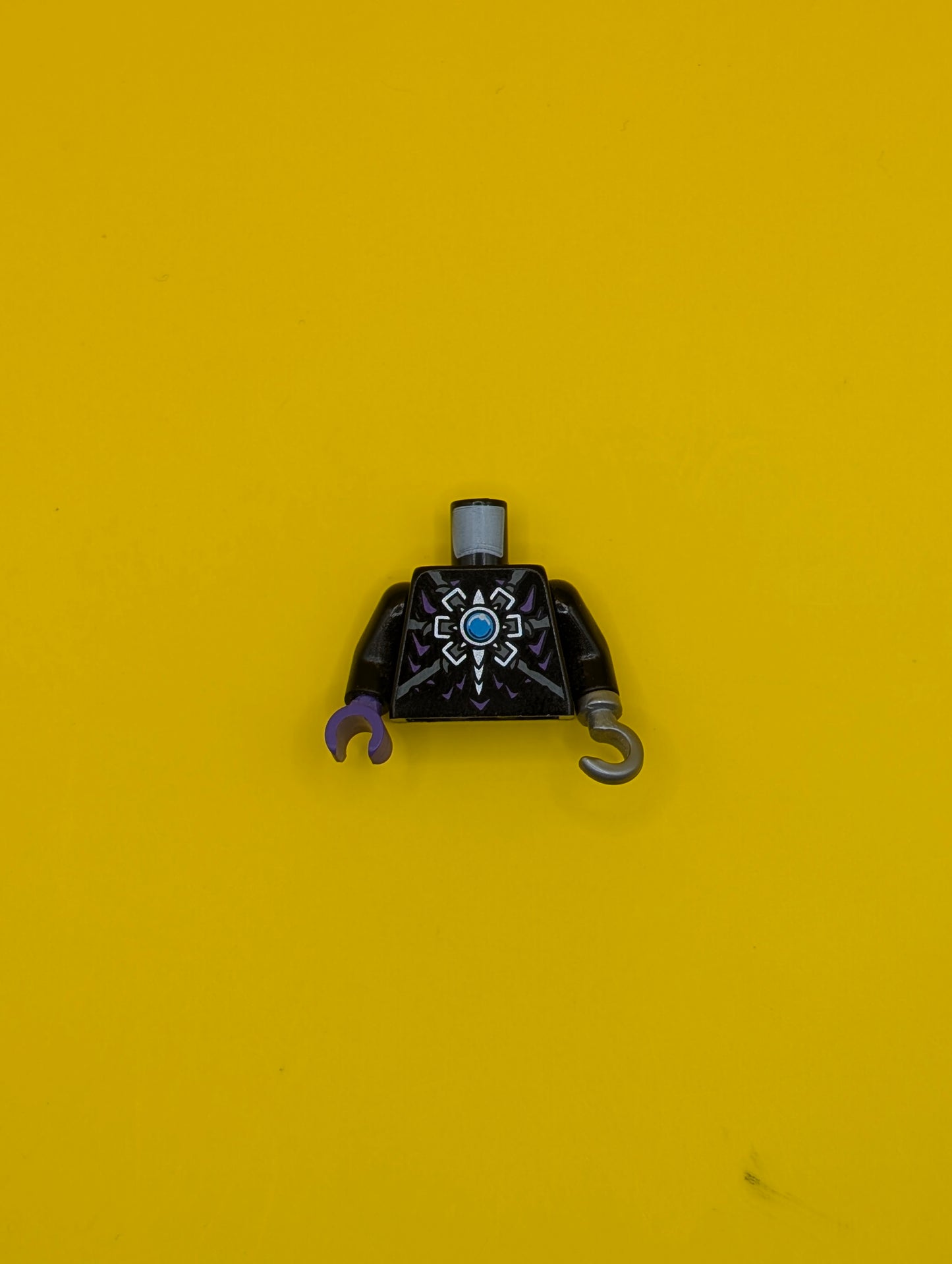 Torso Armor with Dark Bluish Gray Belts, Star and Blue Round Jewel (Chi) Pattern / Black Arms / Dark Purple Hand Right / Flat Silver Hook Left 973pb1358c01 Lego