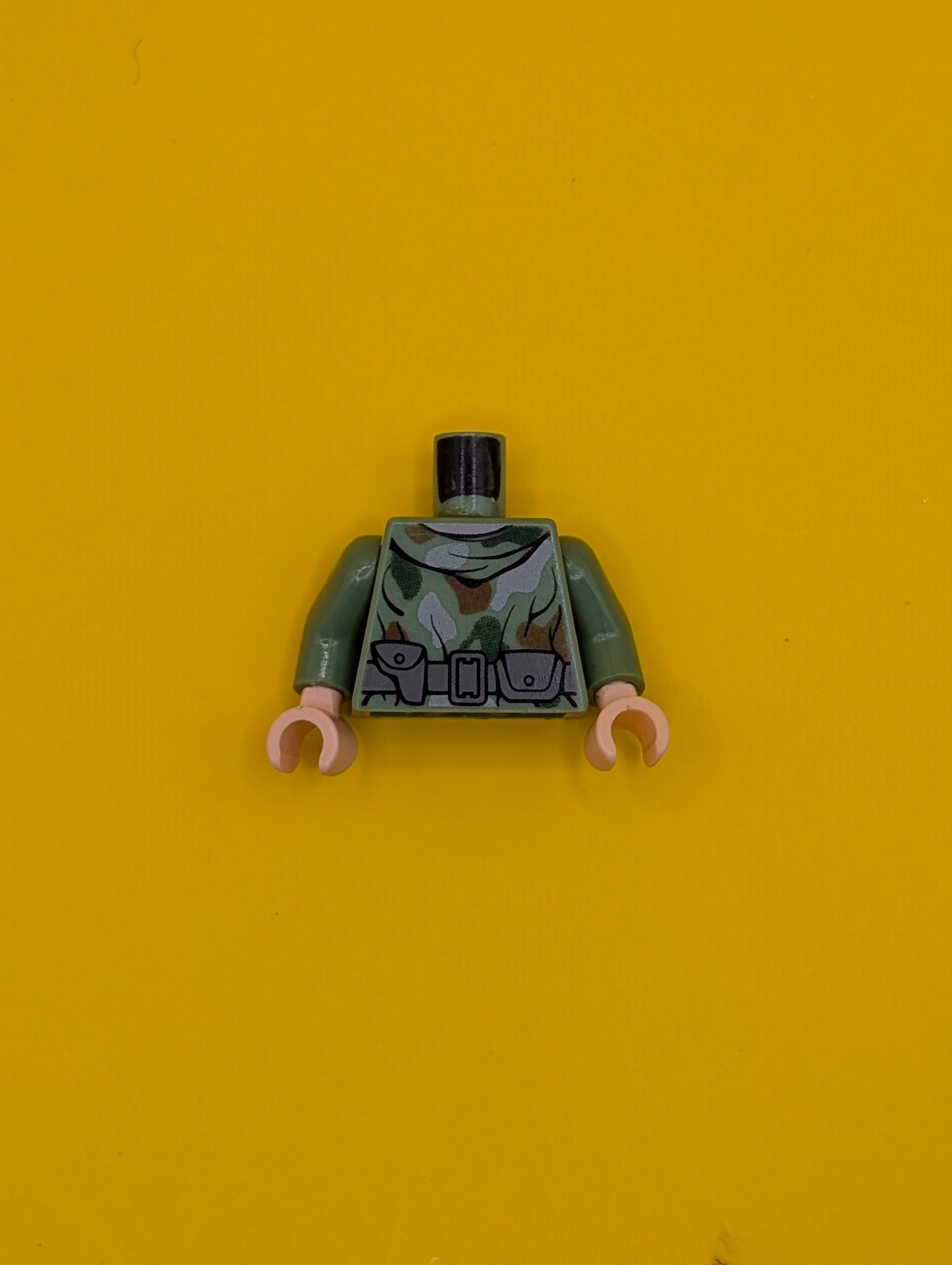 Torso SW Camouflage Pattern Weapon Belt / Sand Green Arms / Light Nougat Hands 973pb0581c01 Lego