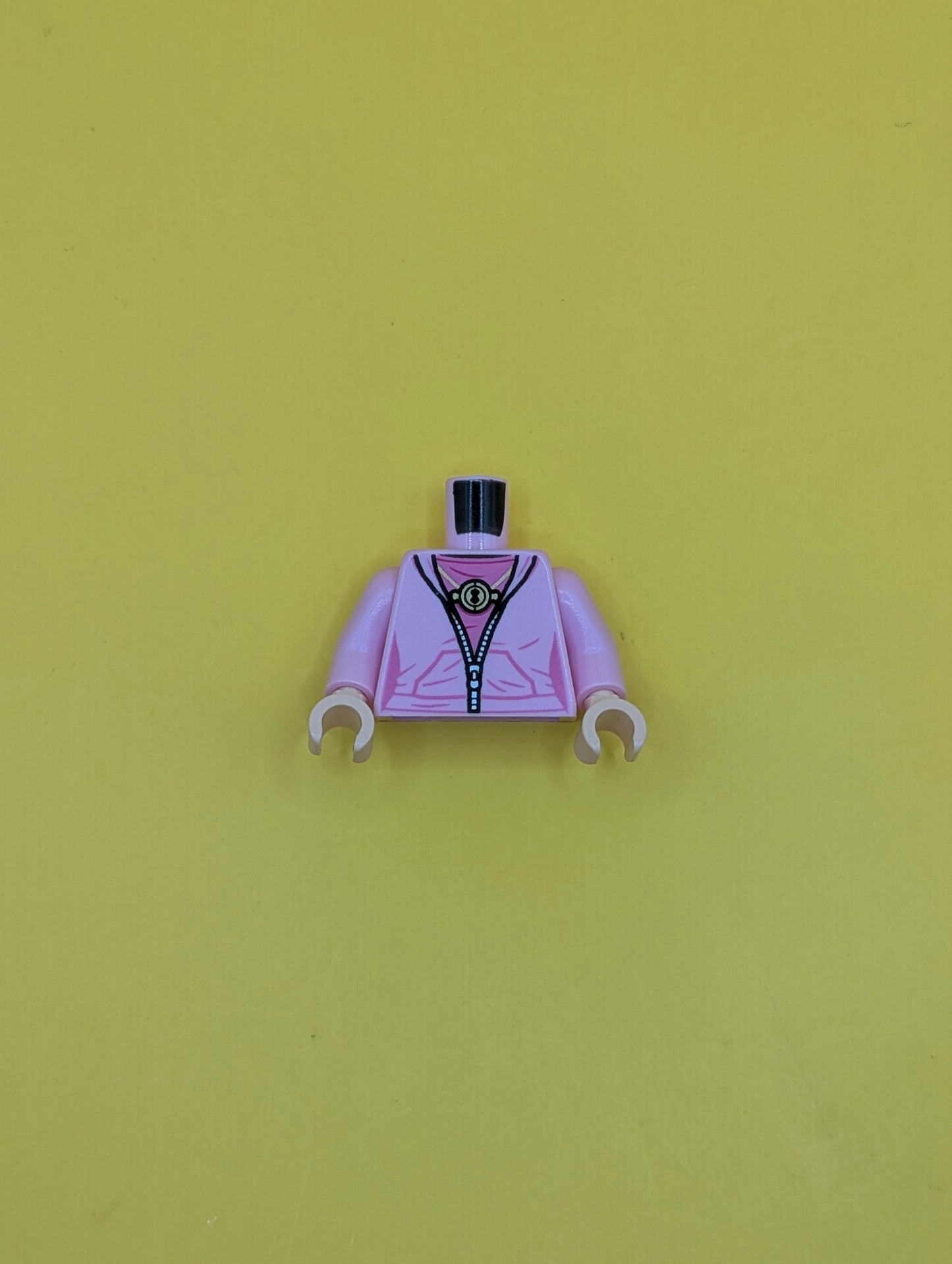 973pb3592c01 Torso Female Jacket, Dark Pink Shirt, Gold Time Turner and Silver Zipper Pattern / Bright Pink Arms / Light Nougat Hands Lego Part