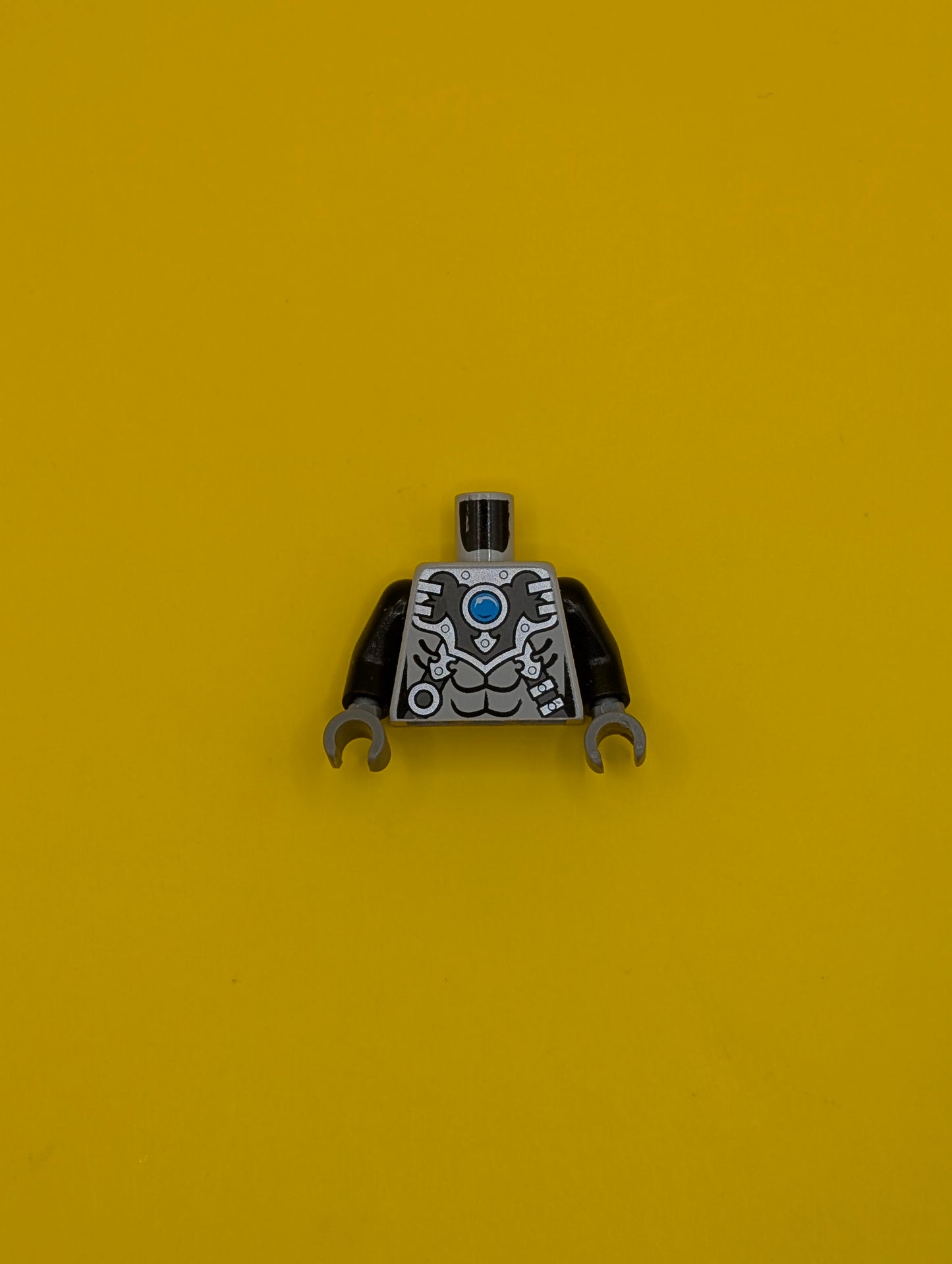 973pb1633c01 Torso Chima Silver Armor with Straps and Blue Round Jewel (Chi) Pattern / Black Arms / Dark Bluish Gray Hands Lego Part