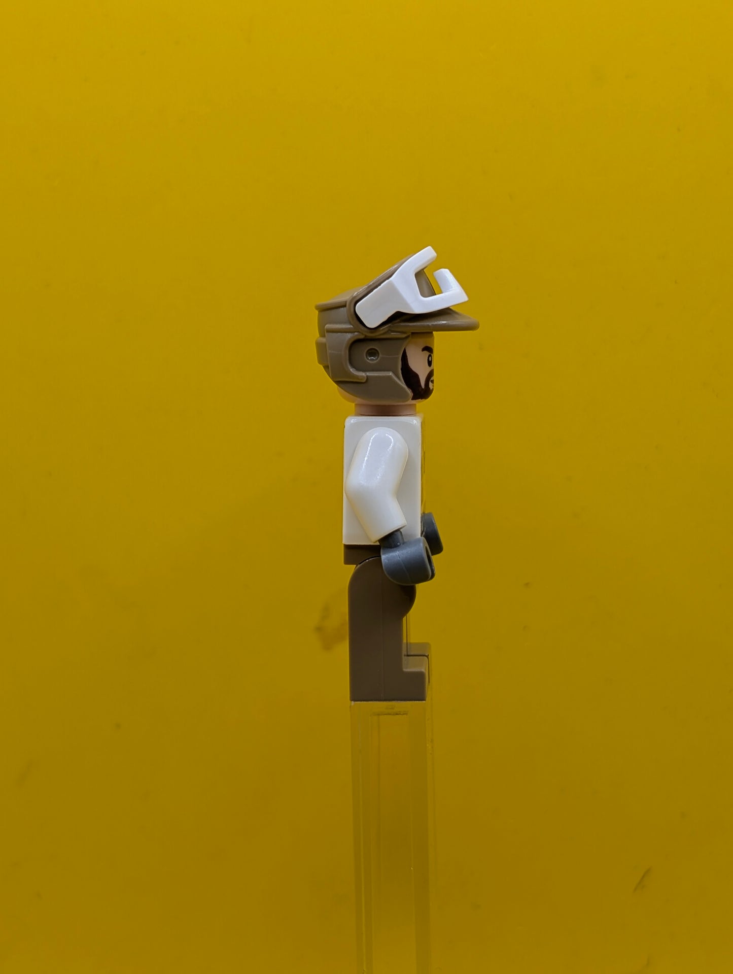 Hoth Rebel Trooper sw1008 White Uniform, Dark Tan Legs (Brown Angular Beard) Star Wars Lego Minifigure
