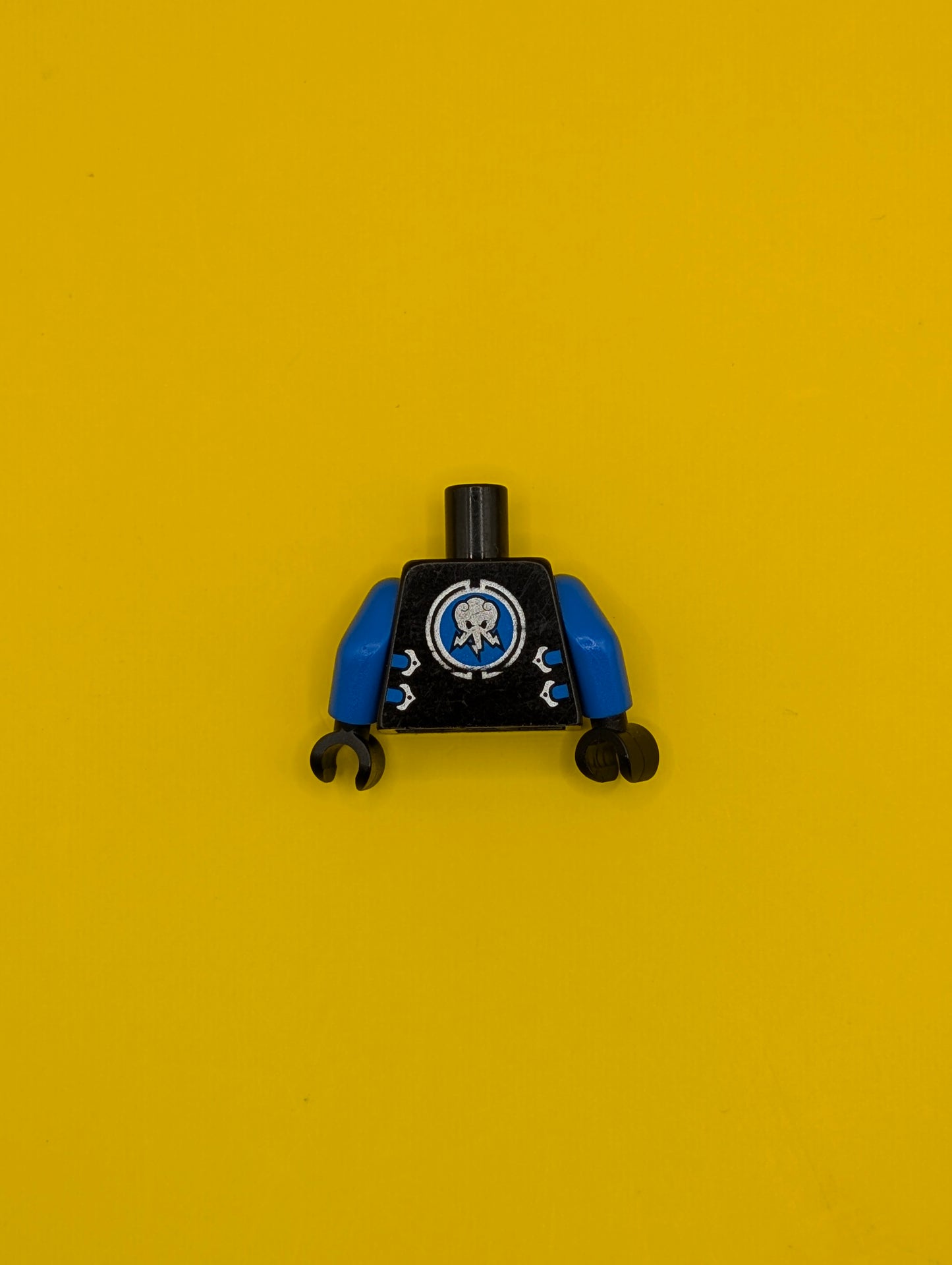 Torso Ninjago Robe with Blue and Silver Sash Pattern / Blue Arms / Black Hands 973pb1385c01 Lego