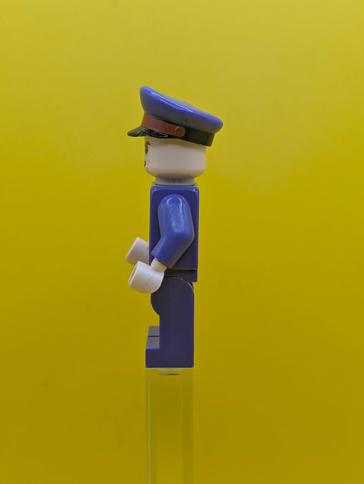 Stanley (Stan) Shunpike hp192 Knight Bus Conductor Uniform with Black Tie, Hat with Red Band Harry Potter Lego Minifigure