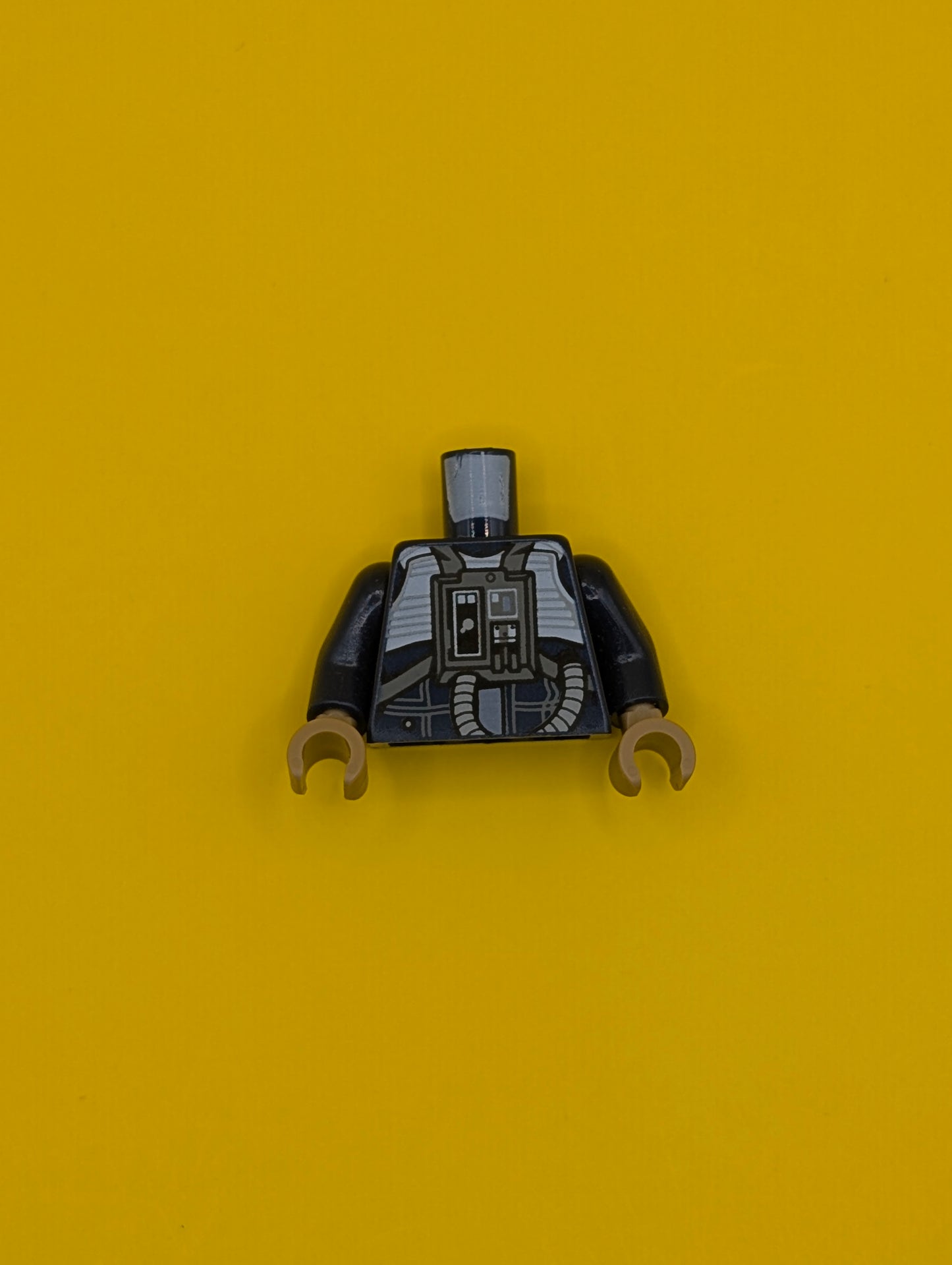 Torso SW Rebel U-wing / Y-wing Pilot with Sand Blue Vest and Dark Bluish Gray Front Panel with Hose Pattern / Dark Blue Arms / Dark Tan Hands 973pb2497c01 Lego