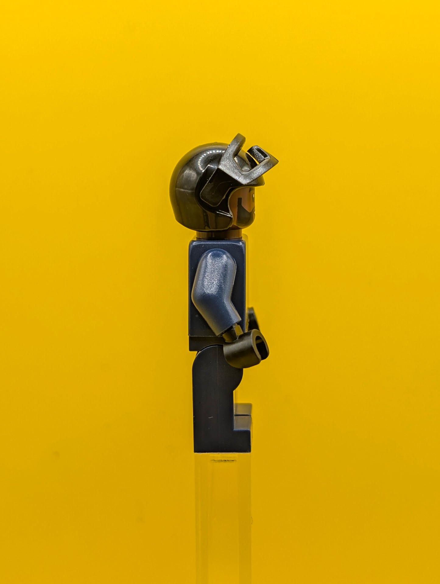 SHIELD Agent sh0918 Male, Tactical Vest, Black Goggles, Reddish Brown Head Marvel Lego Minifigure
