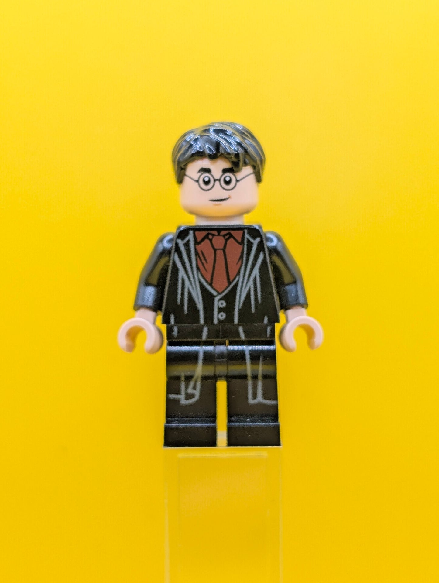 Harry Potter hp232 Dark Red Shirt and Tie, Black Robe Harry Potter Lego Minifigure
