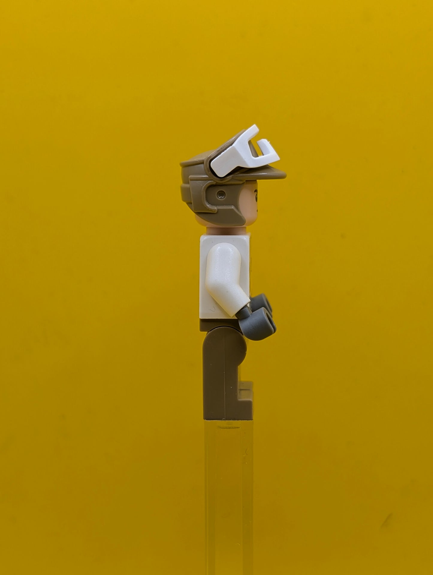 Hoth Rebel Trooper sw1015 White Uniform, Dark Tan Legs (Frown) Star Wars Lego Minifigure