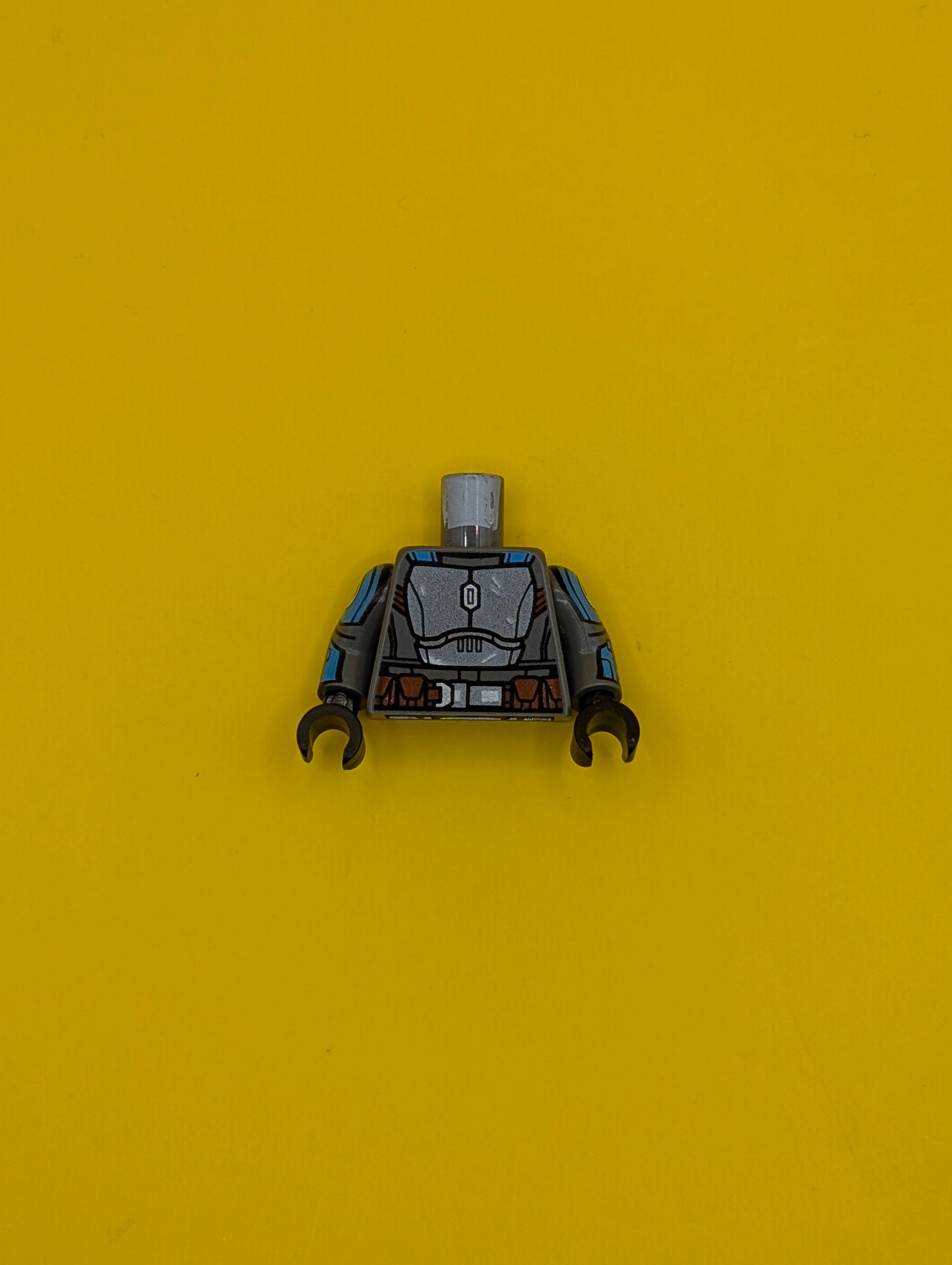 973pb5351c01 Torso SW Mandalorian Dark Silver Armor Plates, Dark Azure Straps, Reddish Brown Utility Belt with Pouches and Silver Buckle Pattern / Dark Bluish Gray Arms with Dark Azure Shoulders and Cuffs, Black Nite Owl Logo Pattern Lego Part
