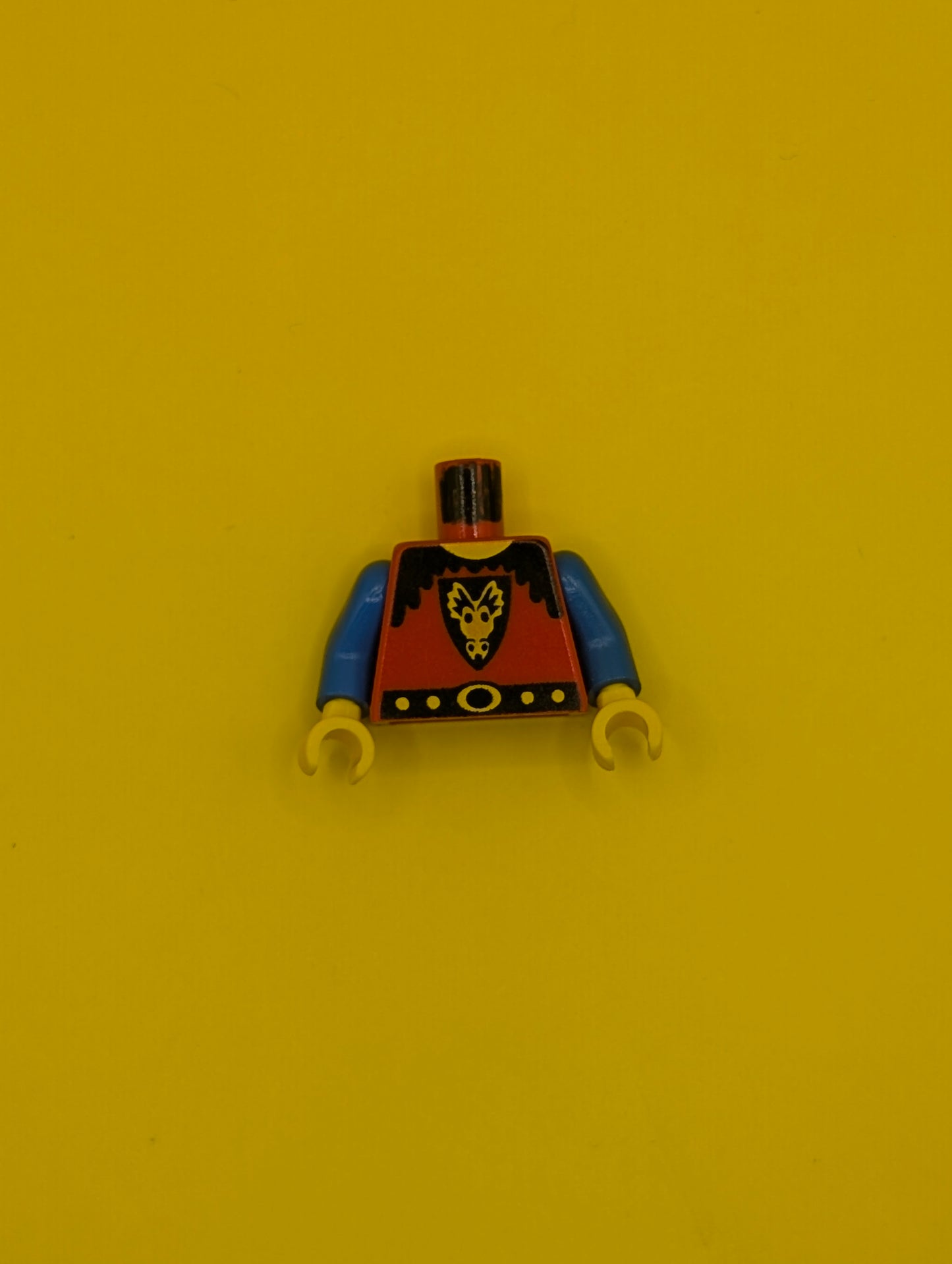 973p4bc02 Torso Castle Dragon Knights Dragon Face on Shield Pattern / Blue Arms / Yellow Hands Lego Part
