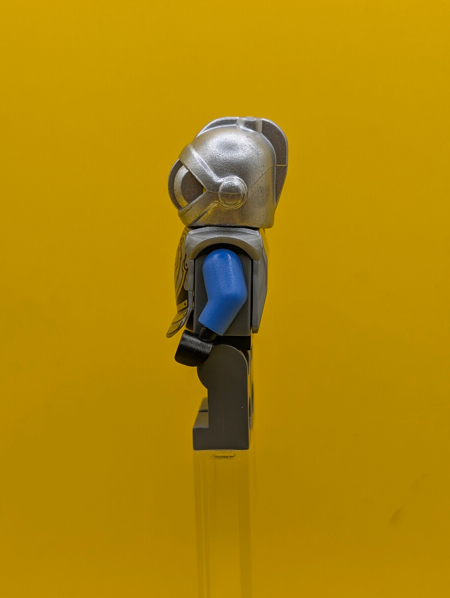 King's Knight Armor cas523 with Lion Head with Crown, Helmet with Fixed Grille Castle Lego Minifigure