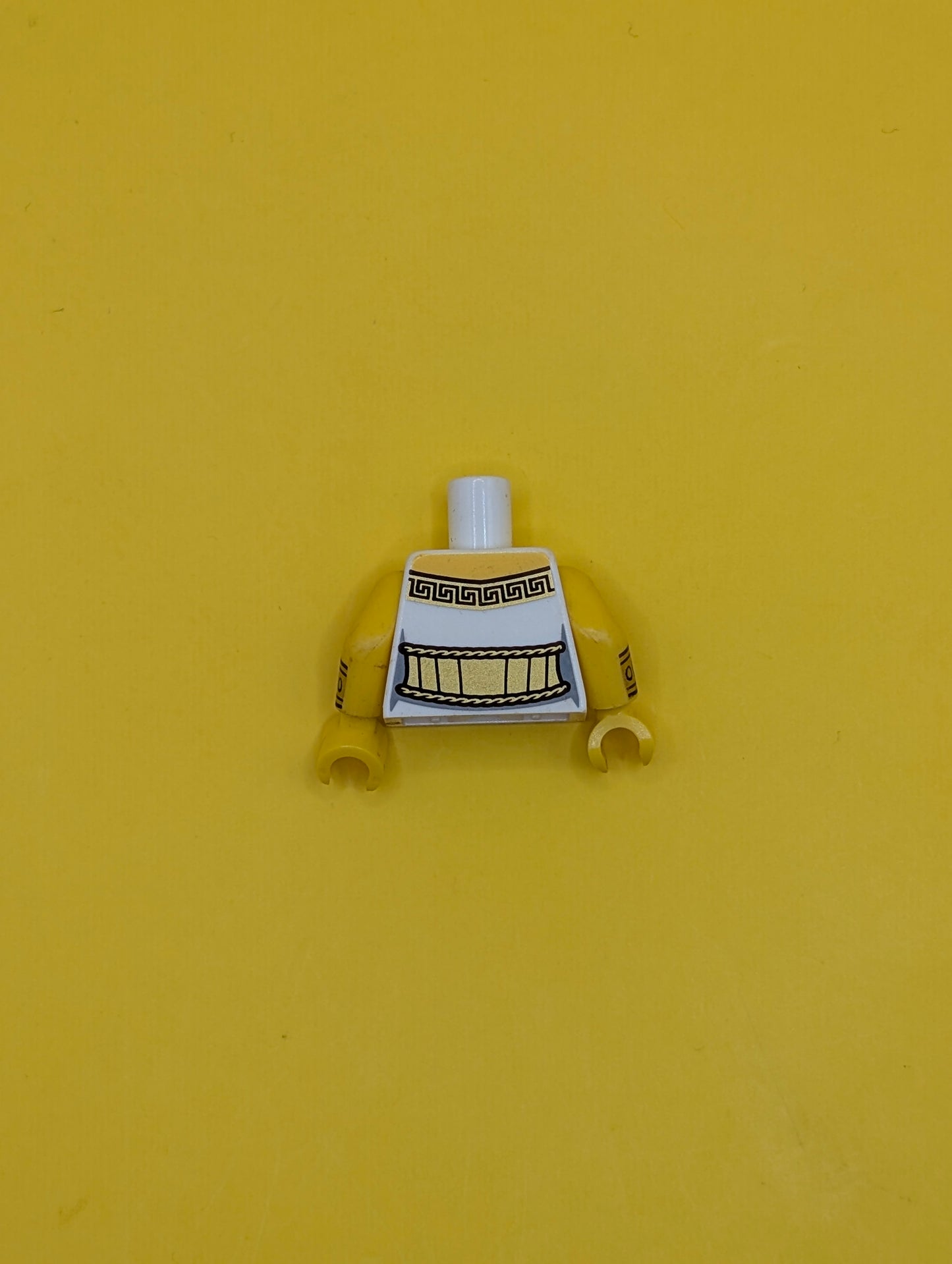 973pb1786c01 Torso Female Toga with Gold Trim and Large Belt Pattern / Yellow Arms with Gold Wristbands Pattern / Yellow Hands Lego Part