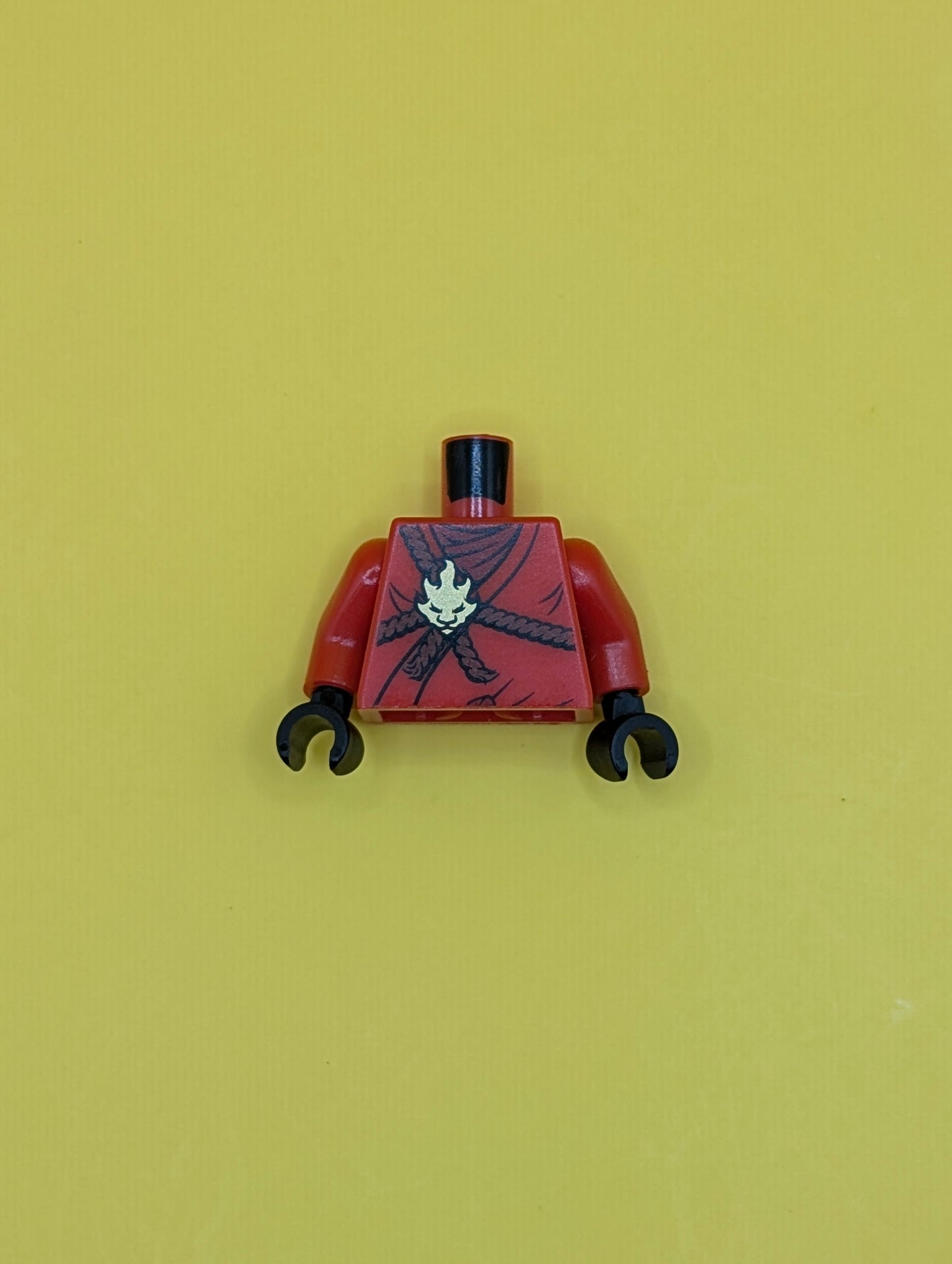 Torso Ninjago Brown Rope, Gold Medallion and Dark Red Undershirt Pattern / Red Arms / Black Hands 973pb0832c01 Lego