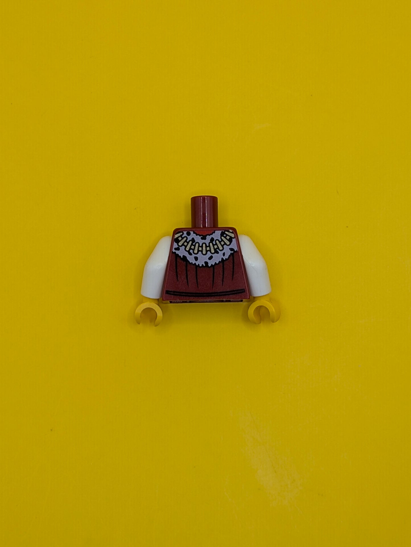 Torso Castle Kingdoms Lion Head Medallion and Fur Trim Pattern / White Arms / Yellow Hands 973pb0697c01 Lego
