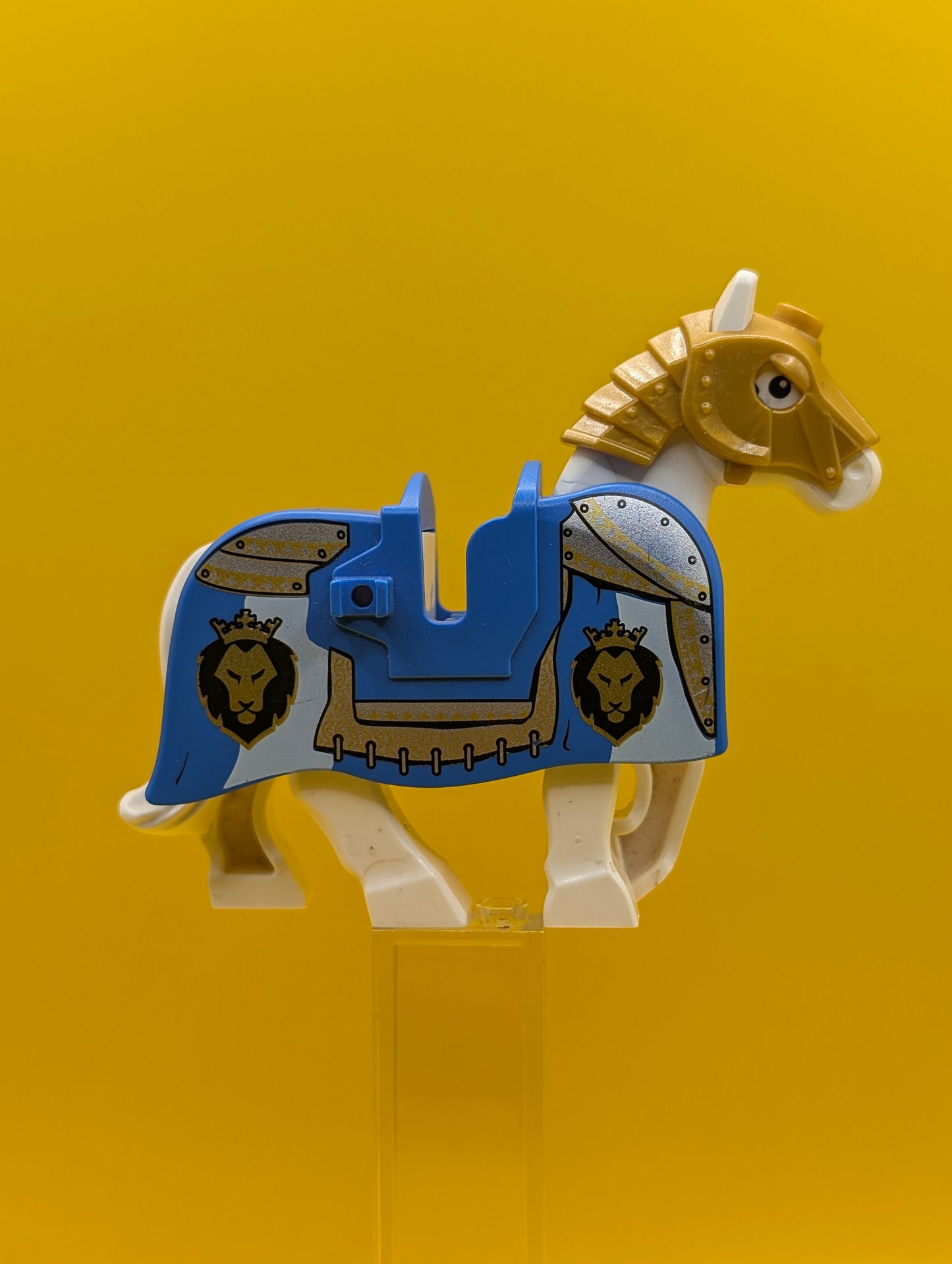 White Horse w/ Battle Helmet and Blue Barding 13744pb02 Animal Part Lego