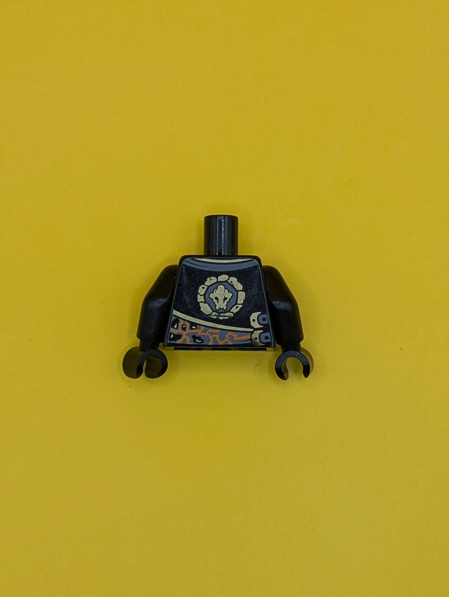 Torso Ninjago Robe with Gold Buckles and Earth Power Emblem Pattern / Black Arms / Black Hands 973pb1572c01 Lego