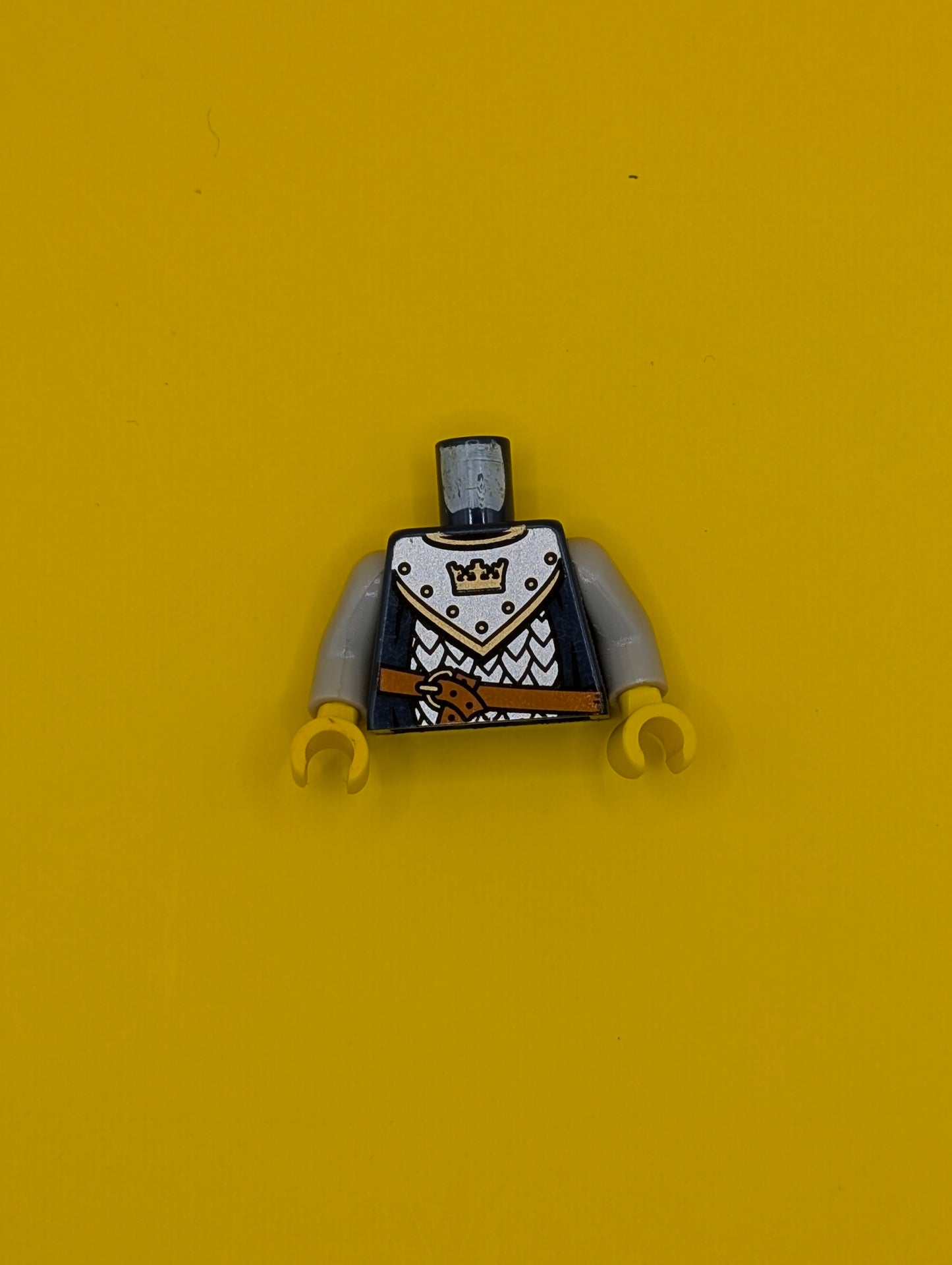 Torso Castle Fantasy Era Scale Mail, Crown on Collar Pattern / Light Bluish Gray Arms / Yellow Hands 973pb0437c01 Lego