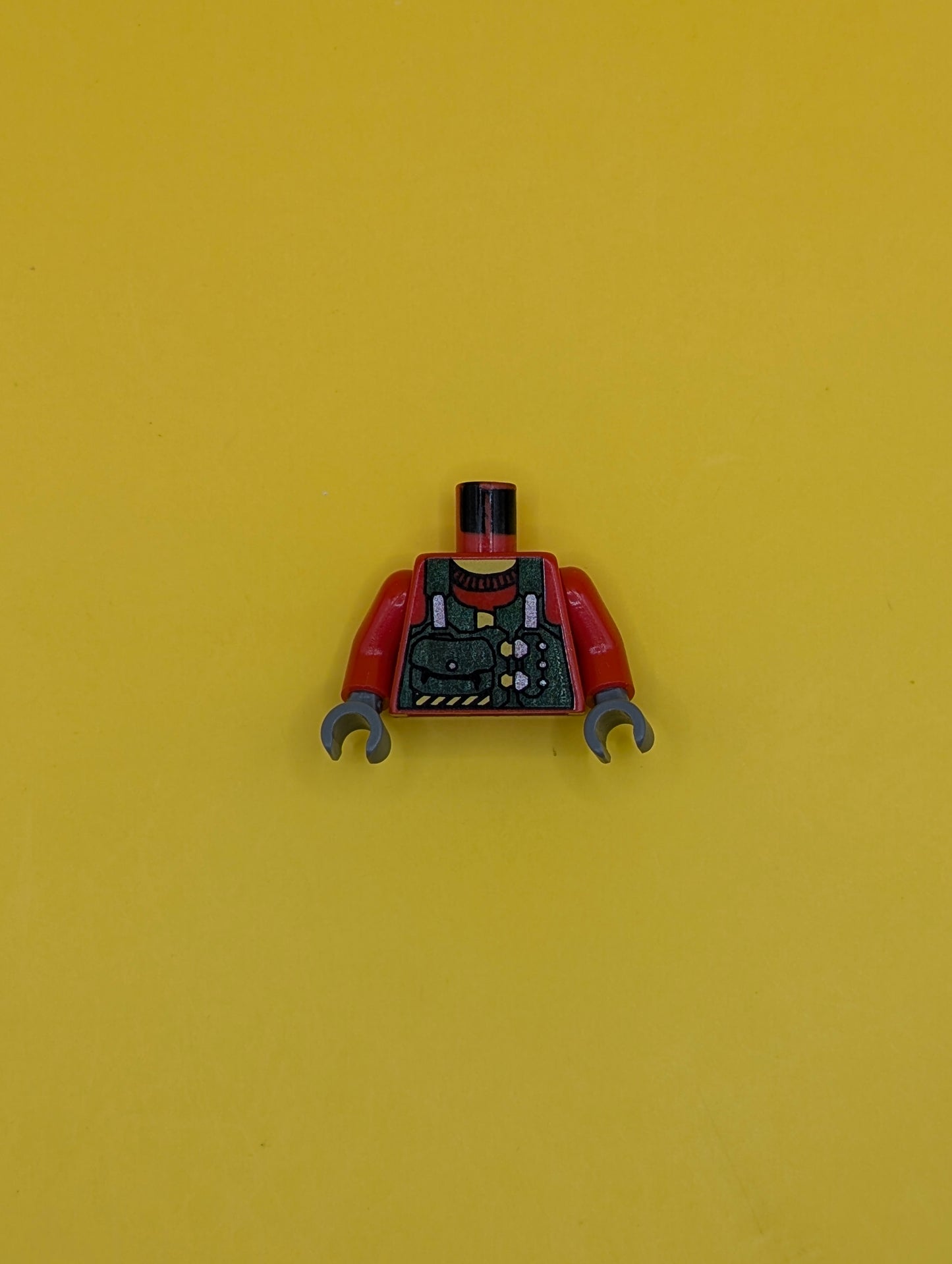 Torso Rock Raiders Green Vest with Pouches Pattern (Bandit) / Red Arms / Yellow Hands 973px25c01 Lego