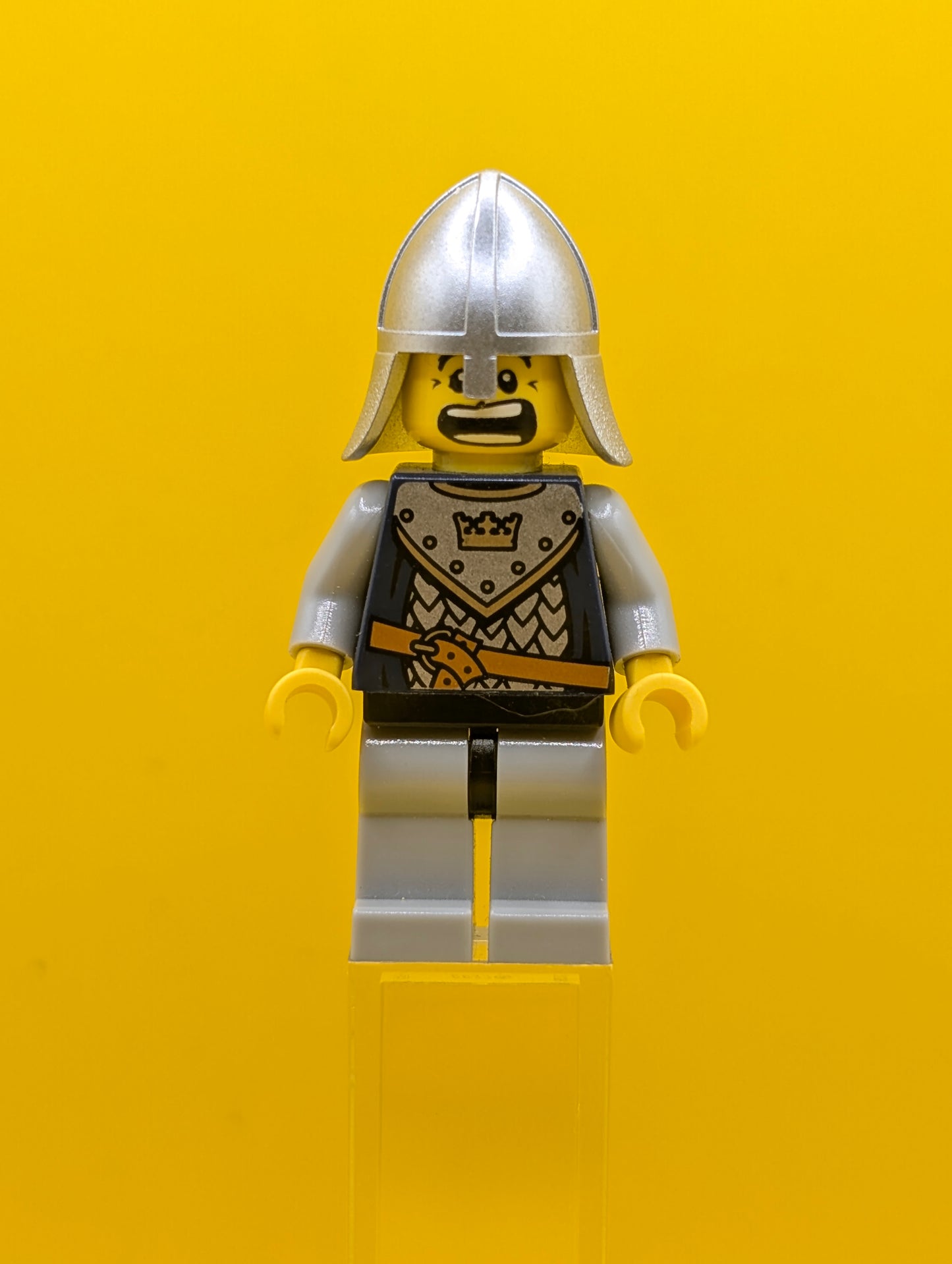 Fantasy Era cas341 Crown Knight Scale Mail with Crown, Helmet with Neck Protector, Dual Sided Head Castle Lego Minifigure