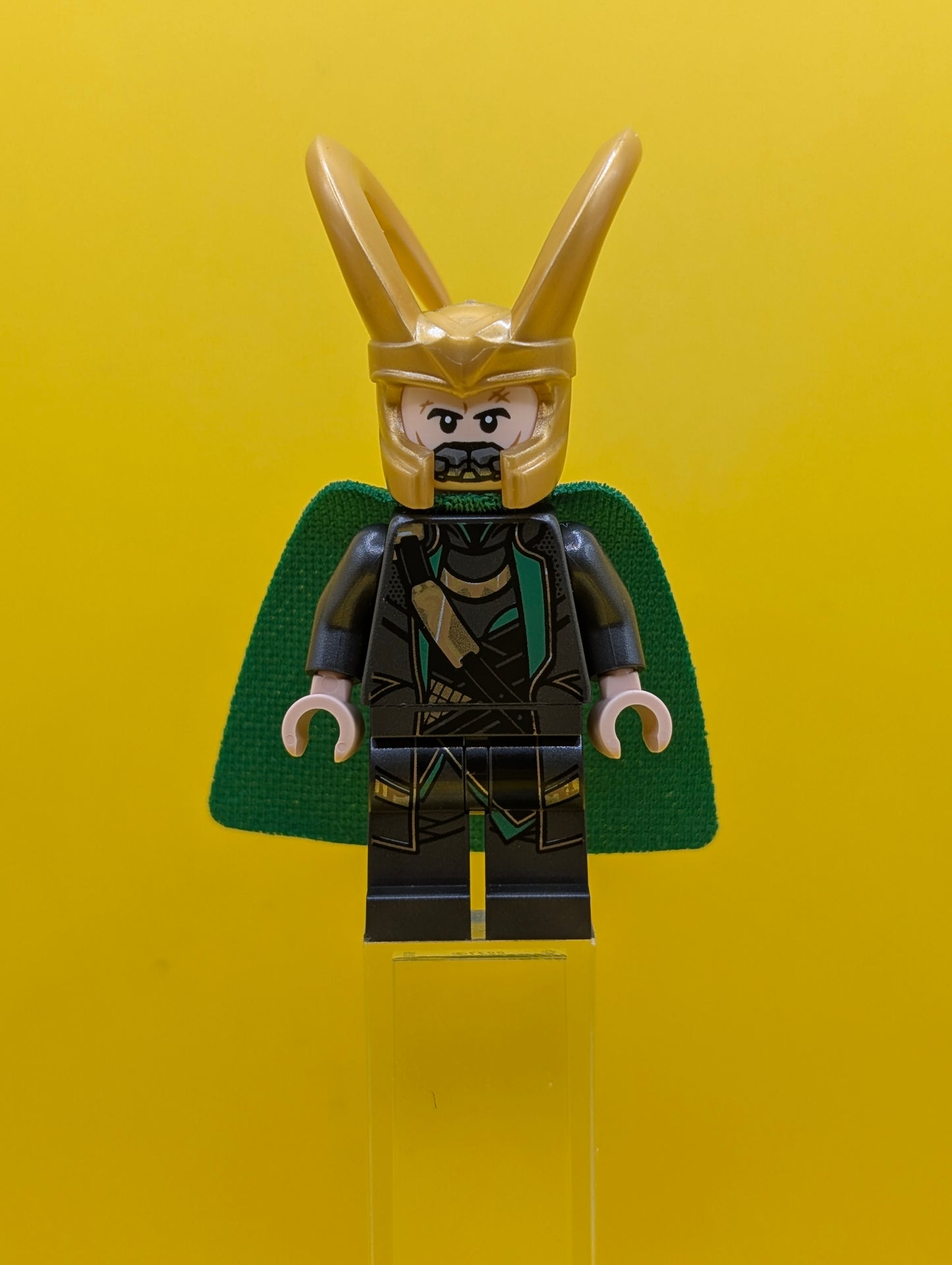Loki sh0860 Pearl Dark Gray Suit, Cloth Cape Marvel Lego Minifigure