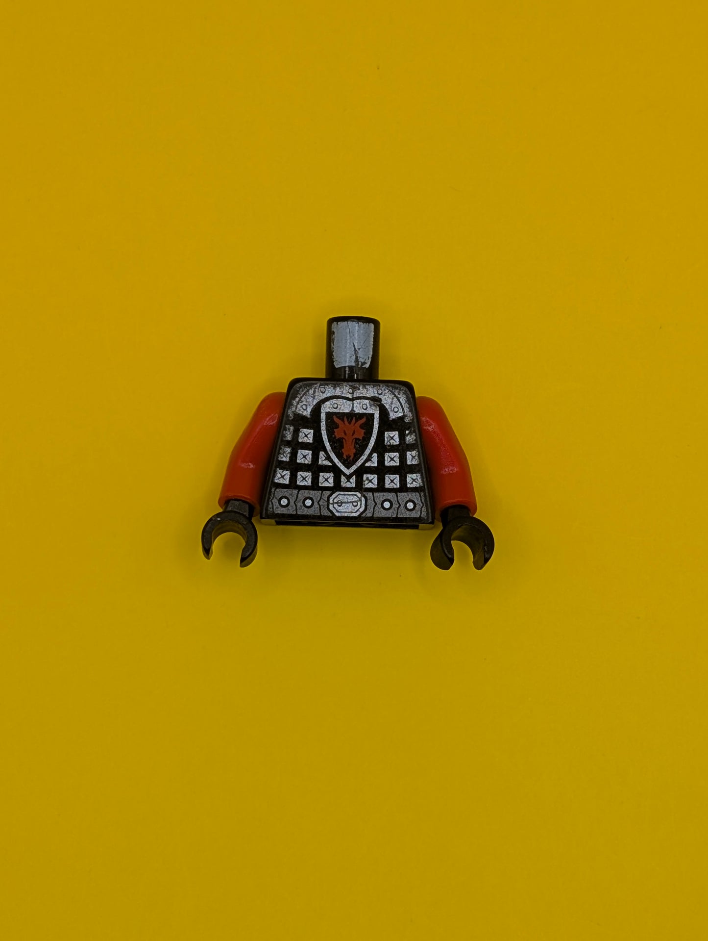 Torso Castle Dragon Knight Scale Mail with Dragon Shield and Shoulder Armor Front and Back Pattern / Red Arms / Black Hands 973pb1508c01 Lego