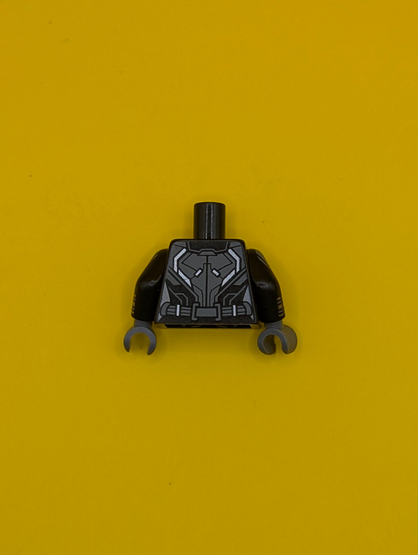 Torso Female Outline, Black Suit with Gray and Silver Lines and Belt with Red Buckle Pattern / Black Arms with Gray Shoulder Armor, Gray and Gold Stripes Pattern / Dark Bluish Gray Hands 973pb3917c01 Lego