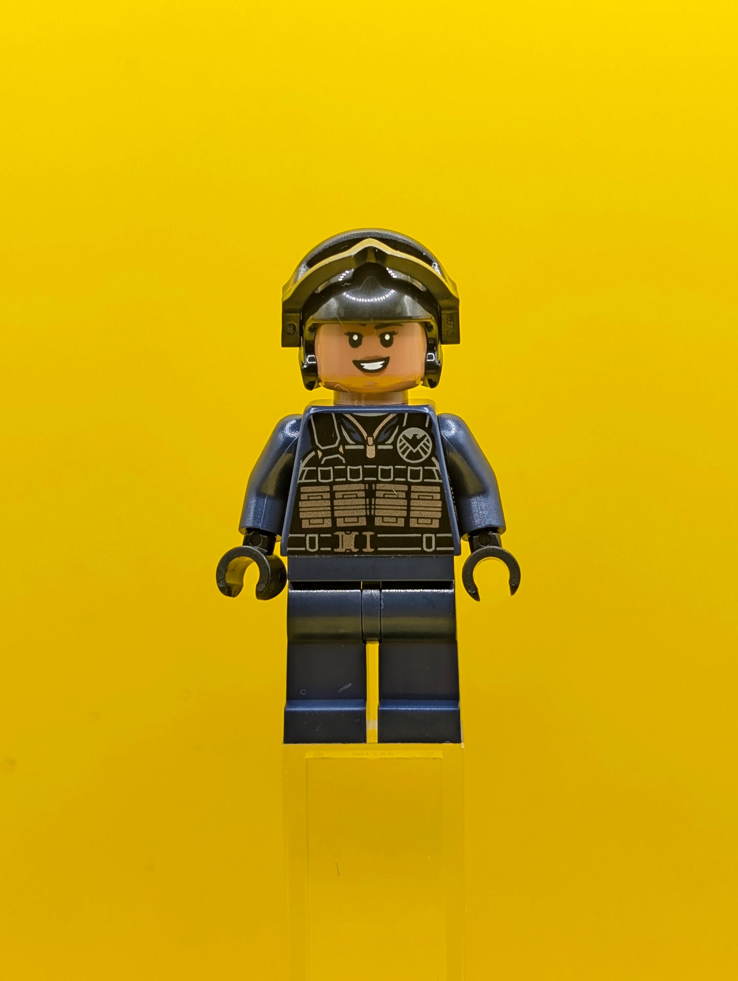 SHIELD Agent sh0917 Female, Tactical Vest, Black Goggles, Medium Brown Head Marvel Lego Minifigure