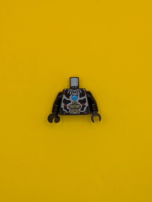 973pb1643c01 Torso Chima Silver Armor, Muscles, Bone Necklace, Red Winged Skull Emblem and Blue Round Jewel (Chi) Pattern / Black Arms / Black Hands Lego Part