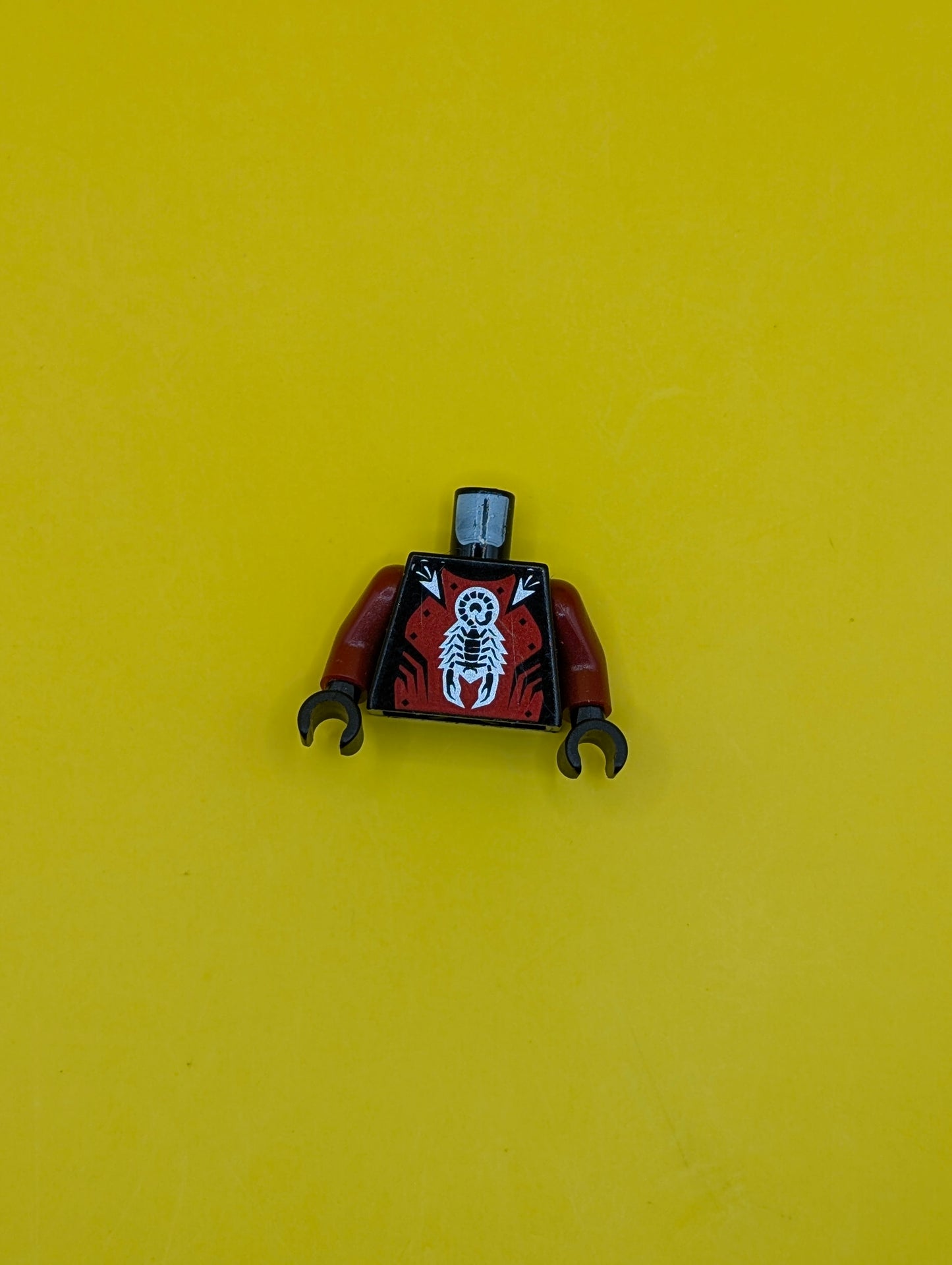 Torso Castle Knights Kingdom II with Scorpion Pattern / Dark Red Arms / Black Hands 973pb0347c01 Lego