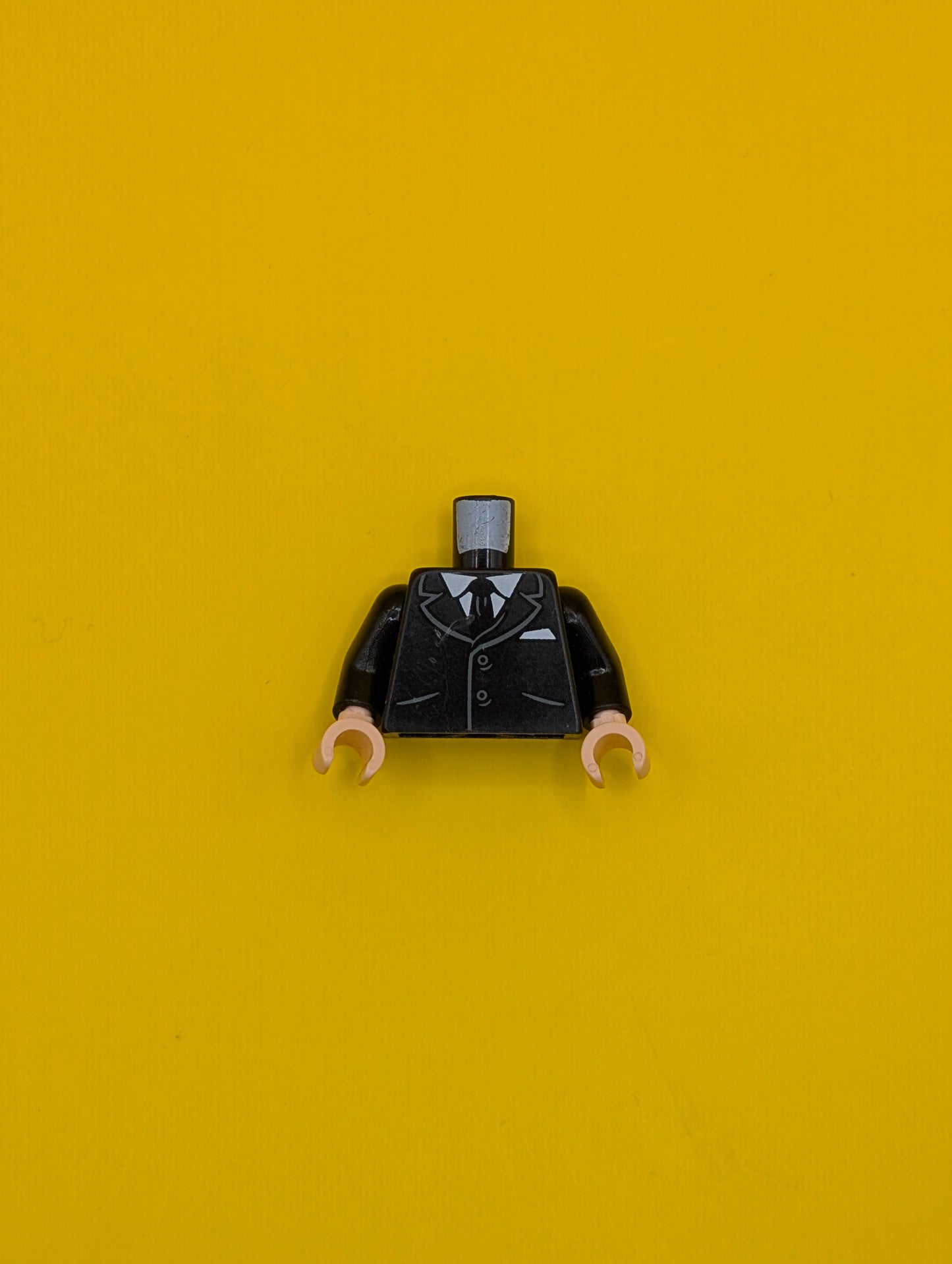 Torso Suit Jacket with 2 Buttons, Pockets, Tie, White Shirt and Pocket Square Pattern / Black Arms / Light Nougat Hands 973pb2251c01 Lego