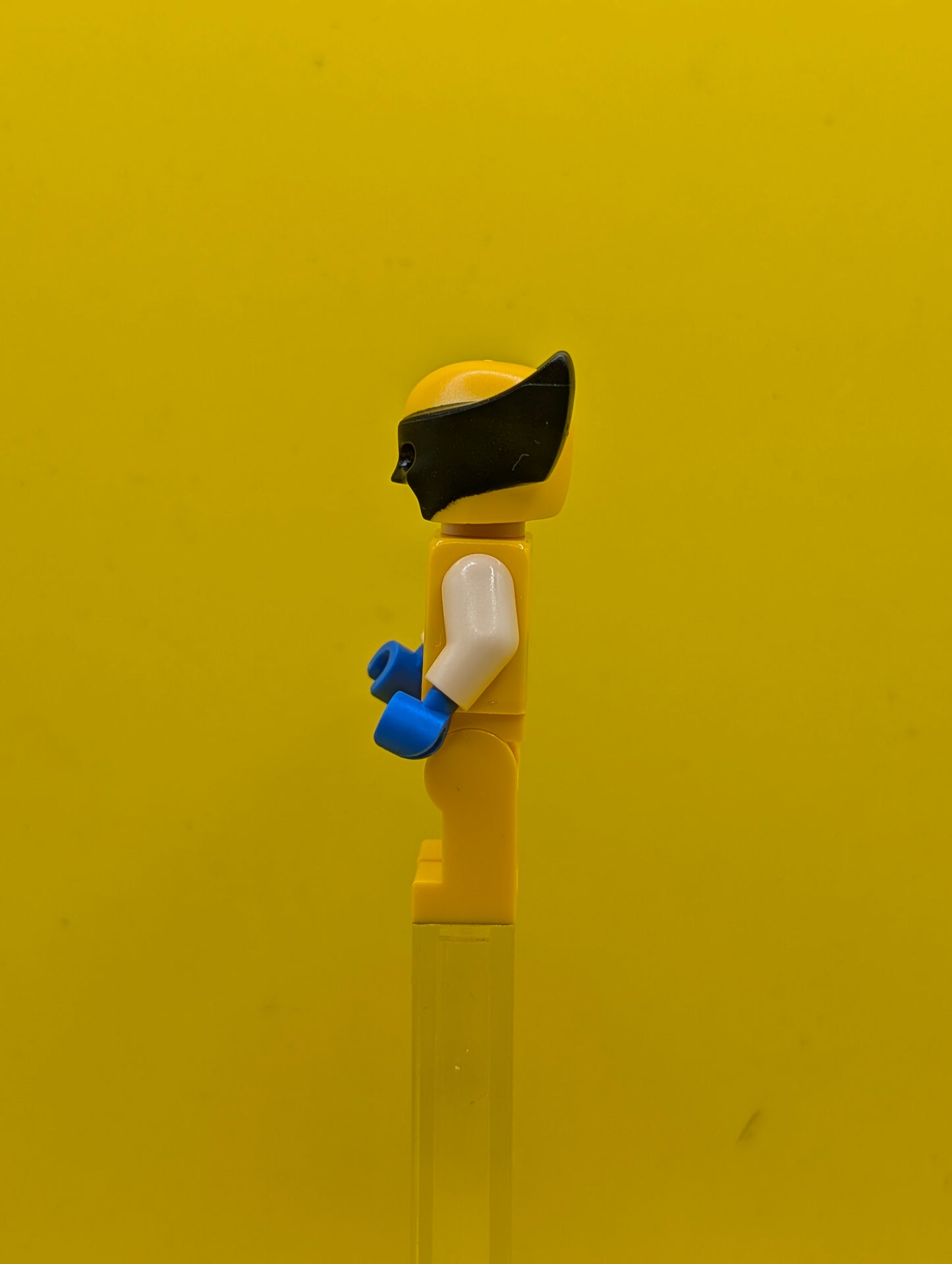 Wolverine sh0805 Bright Light Orange and Black Mask, Blue Hands Marvel Lego Minifigure