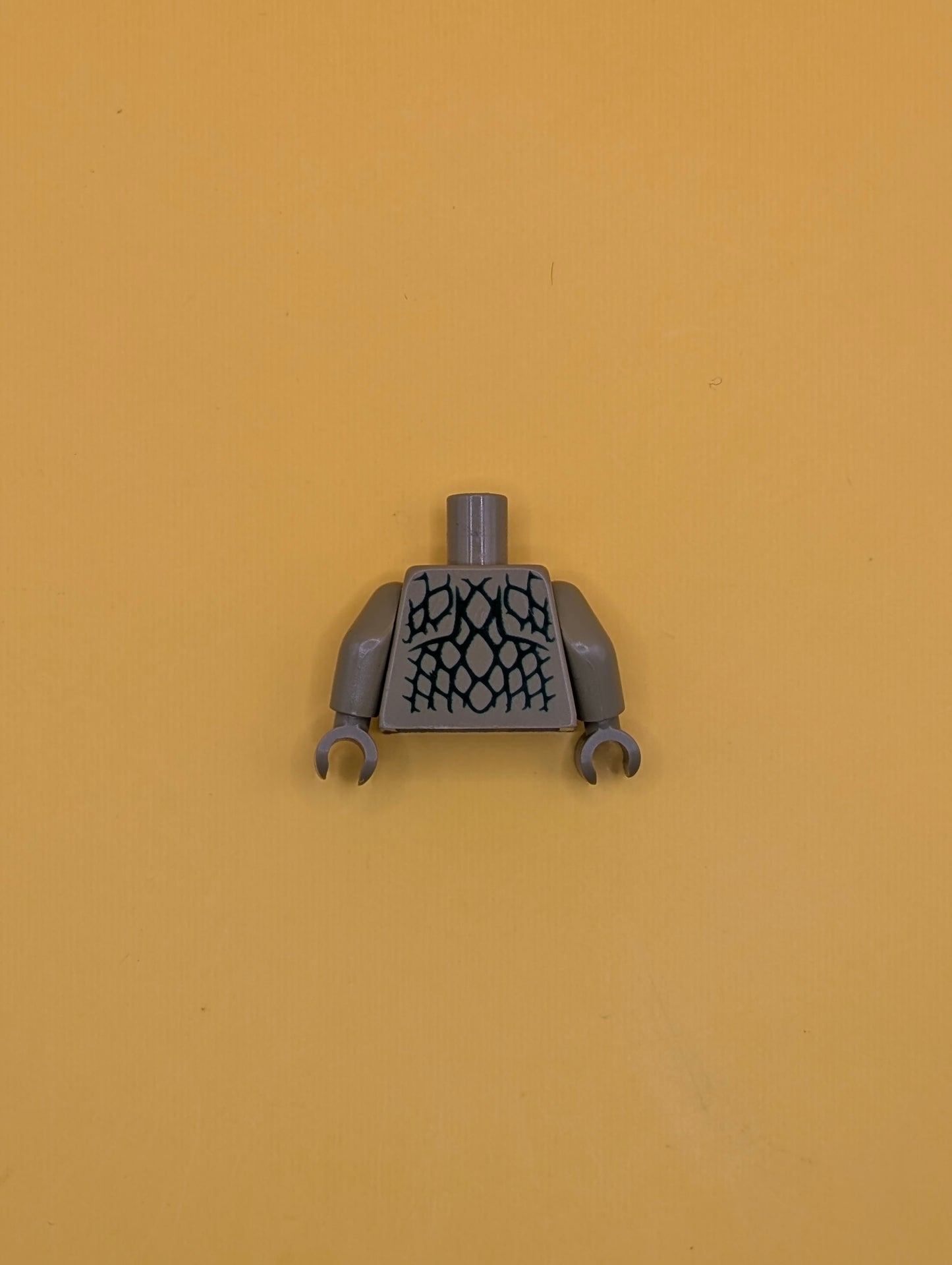 973pb5538c01 Torso Lizard Costume, Dark Green Scales and Yellowish Green Bare Chest with Olive Green Muscles Pattern / Olive Green Arms / Olive Green Hands Lego Part