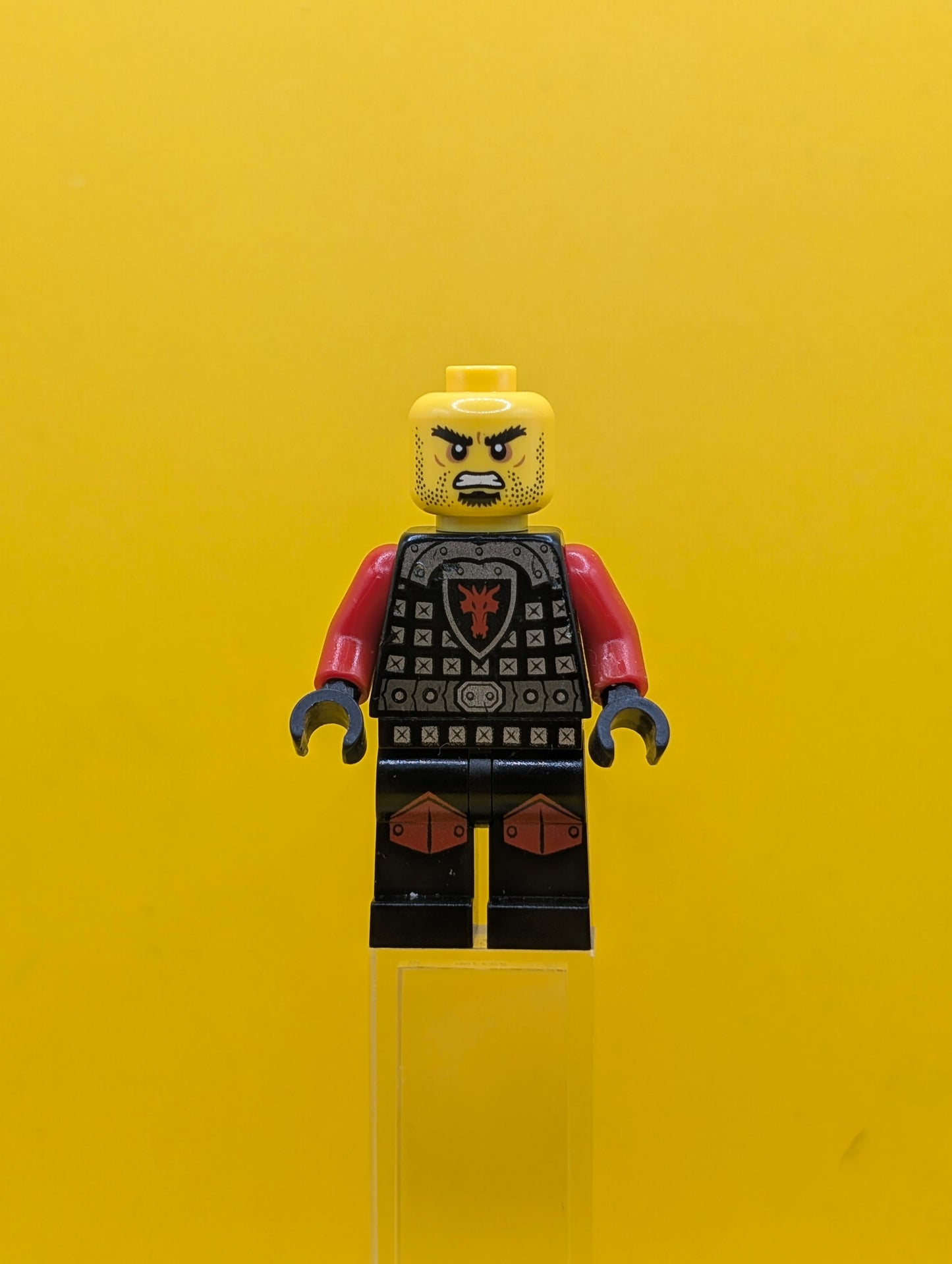 Dragon Knight cas524 Armor with Dragon Head, Helmet Closed, Red Plume, Black Bushy Eyebrows Castle Lego  Minifigure