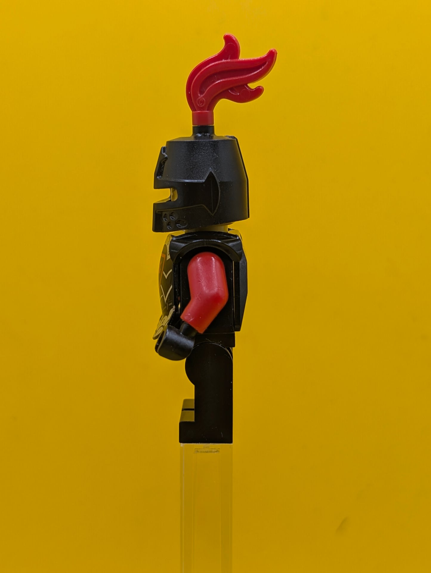 Dragon Knight cas524 Armor with Dragon Head, Helmet Closed, Red Plume, Black Bushy Eyebrows Castle Lego  Minifigure