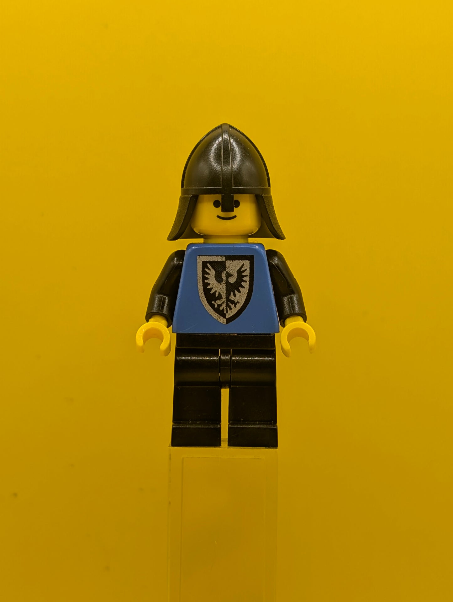 Black Falcon cas101a Black Legs, Black Neck-Protector, Shield Bottom Round (Vintage) Castle Lego Minifigure