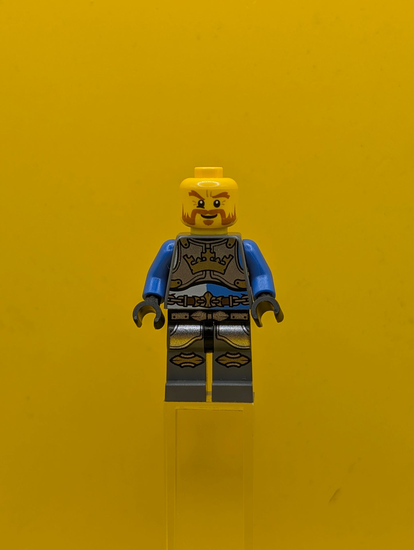 King's Knight Armor cas523 with Lion Head with Crown, Helmet with Fixed Grille Castle Lego Minifigure